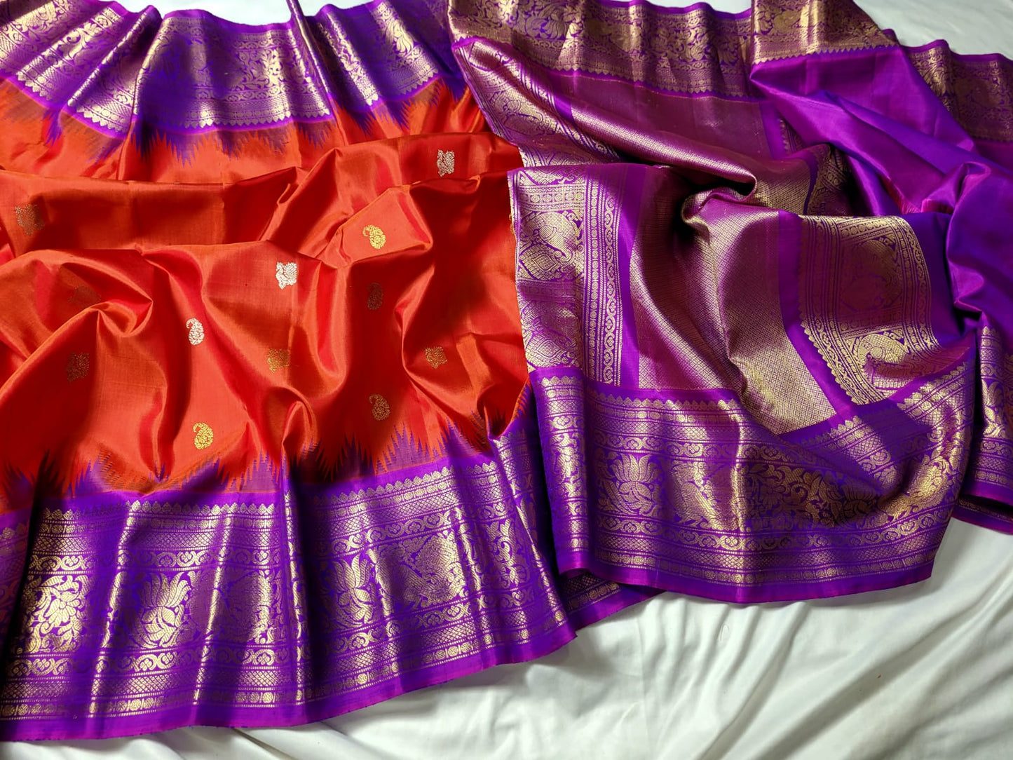 Red with Violet Pallu Pure Gadwal Pattu handloom Saree