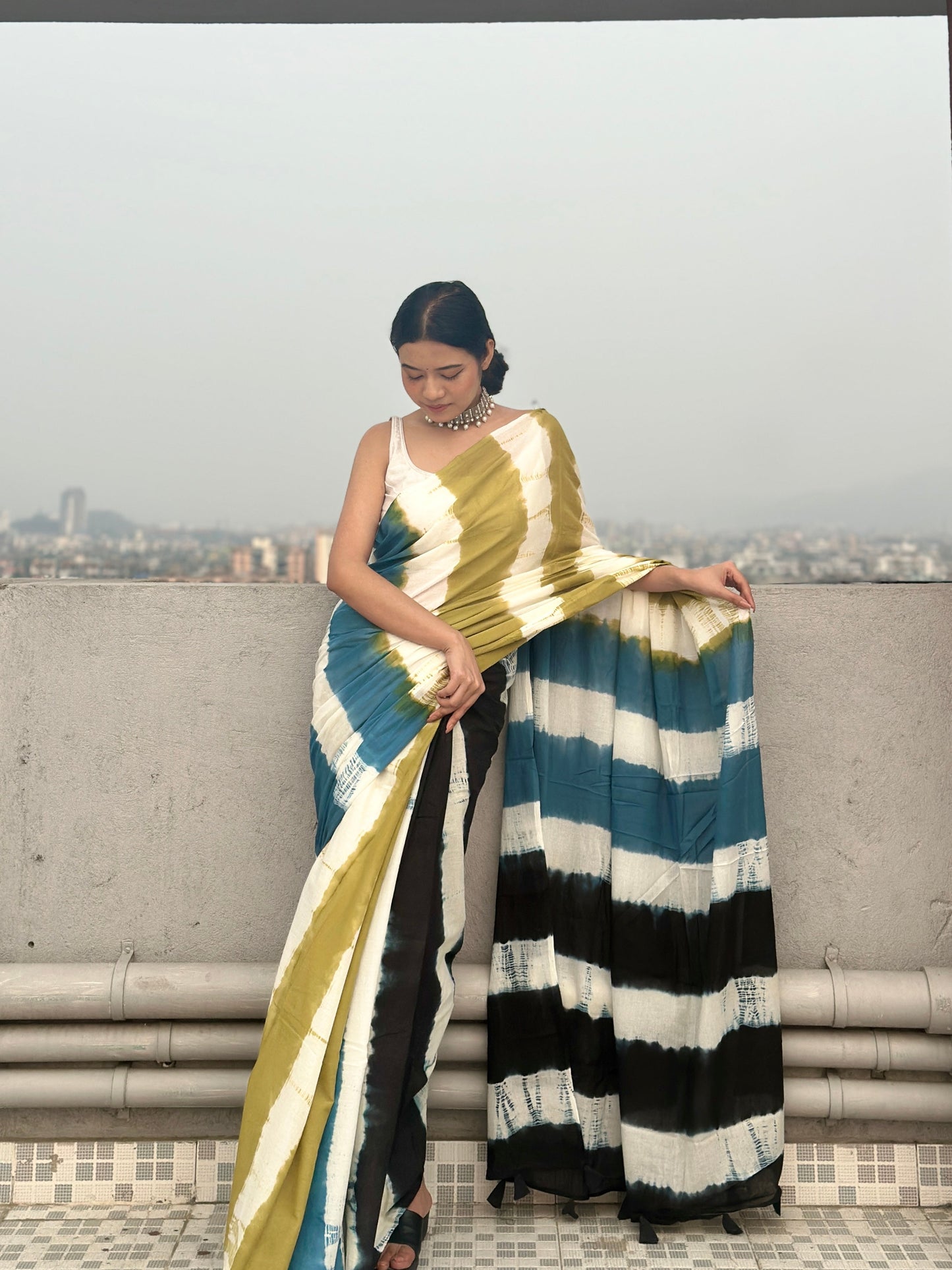 Sagar Kinare - Tie & Dye Shibori Print Natural Dyed - White Mulmul Cotton Saree