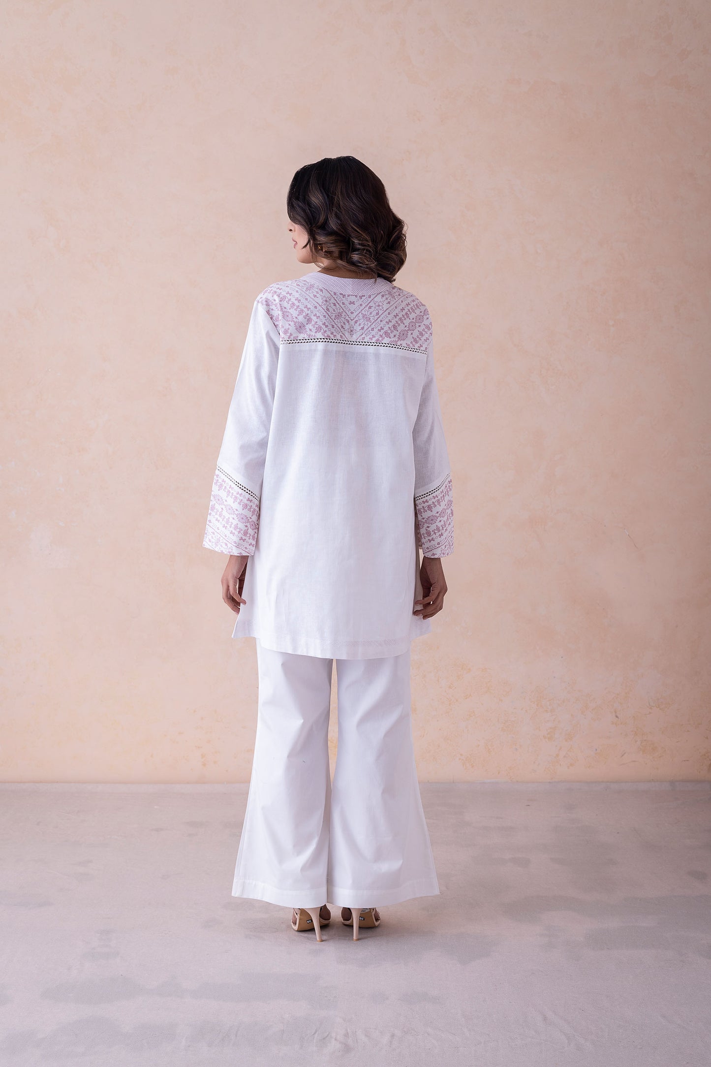 Inayat Elegant Linen Printed Kurta Set