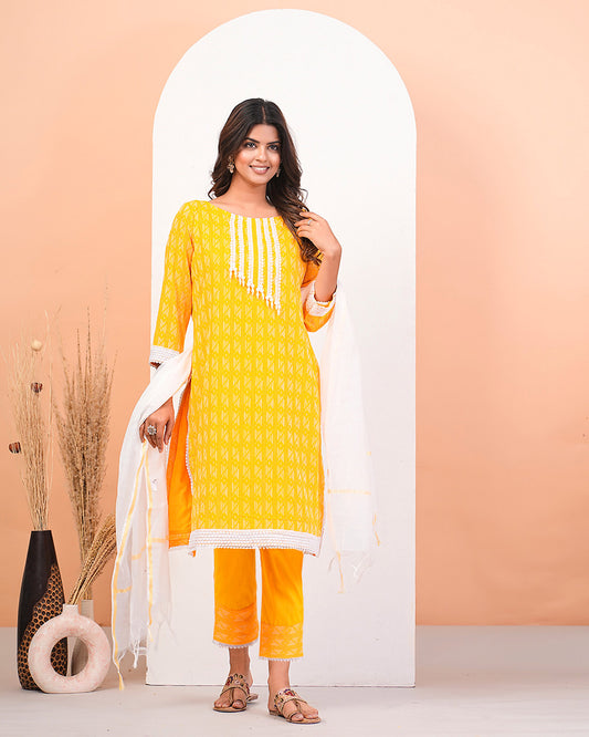 Yellow Katha Kurta Set With Lace Detailing And Dupatta