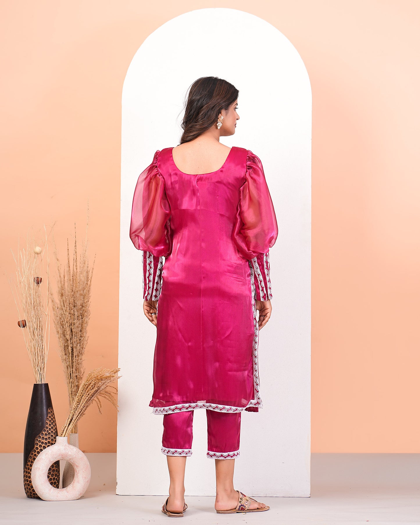 Pink Kurta With Puff Sleeves And Lace Detailing