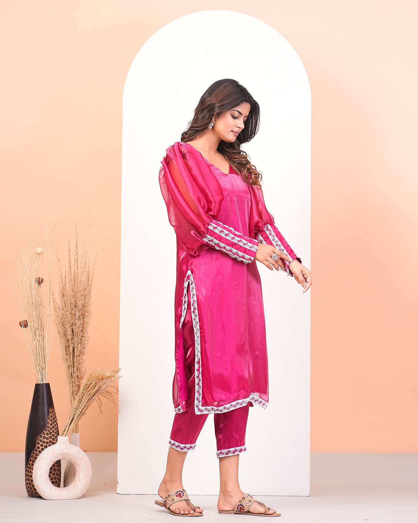 Pink Kurta With Puff Sleeves And Lace Detailing