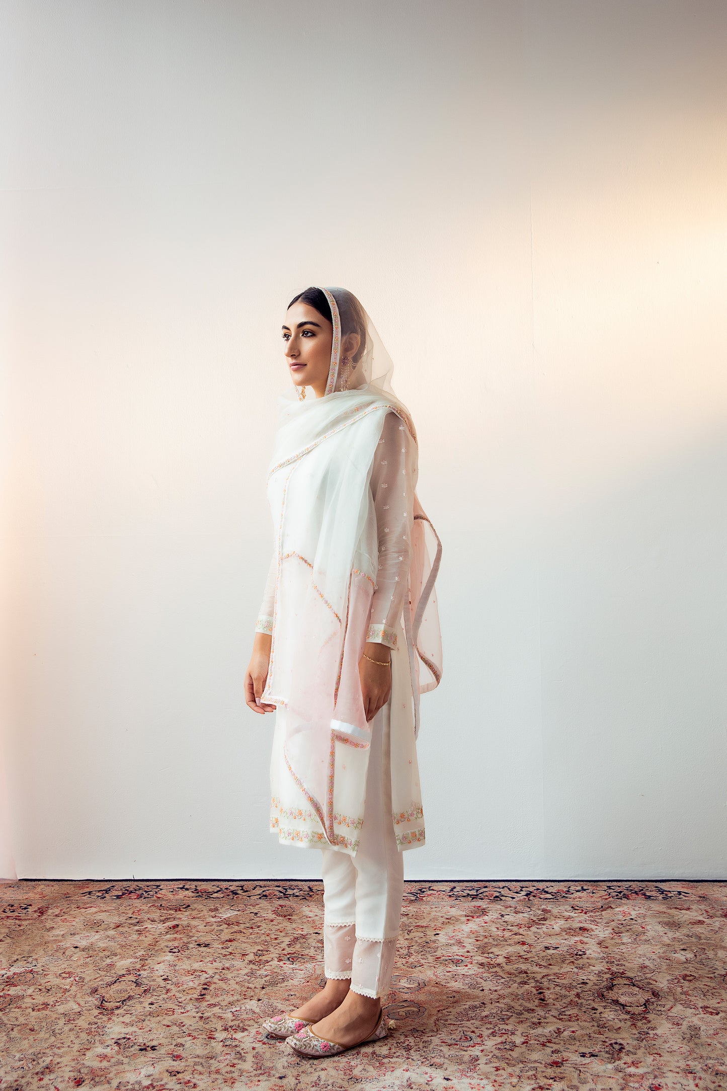 White Resham Embroidered Handcrafted Silk Organza Kurta Set