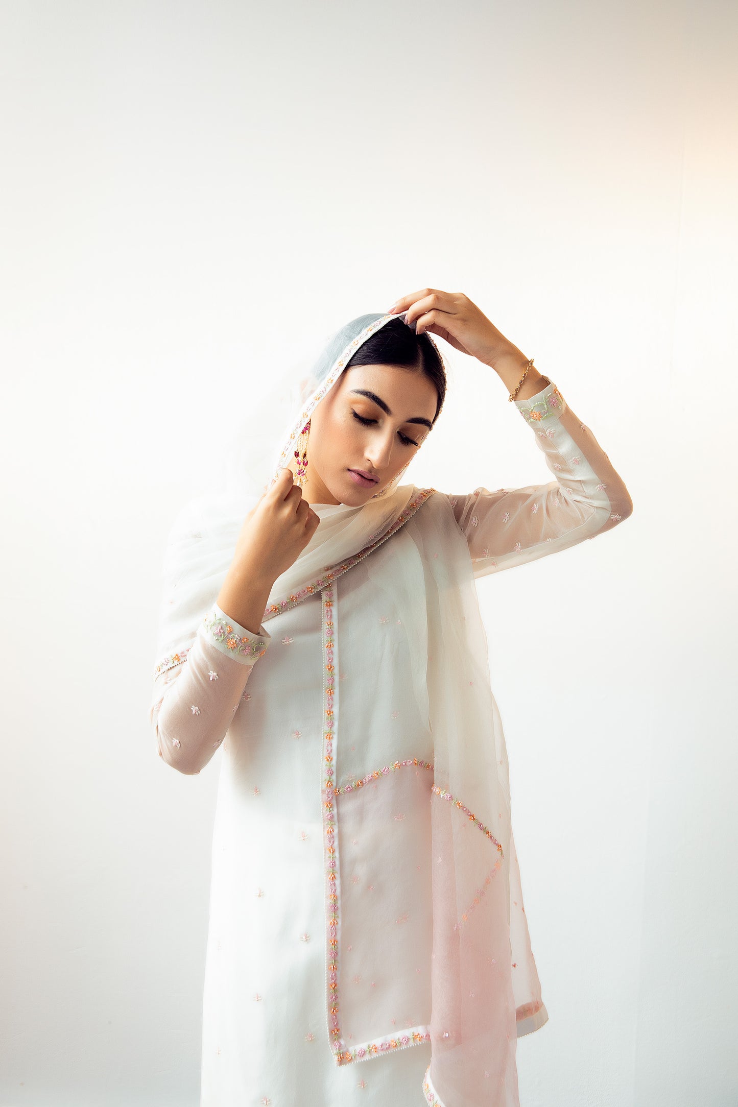 White Resham Embroidered Handcrafted Silk Organza Kurta Set