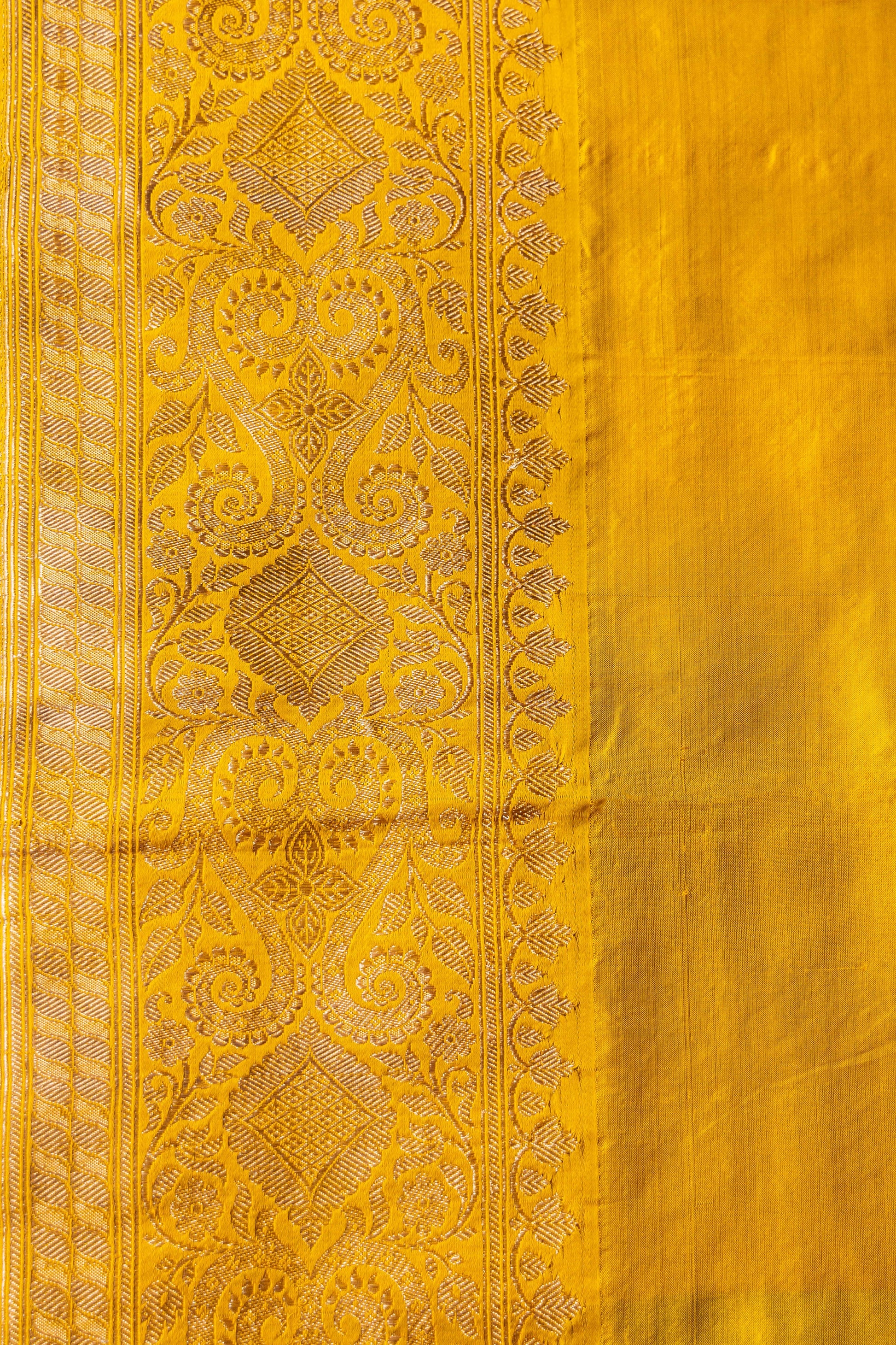 Green Handwoven Kadwa Katan Silk Saree - Panaya