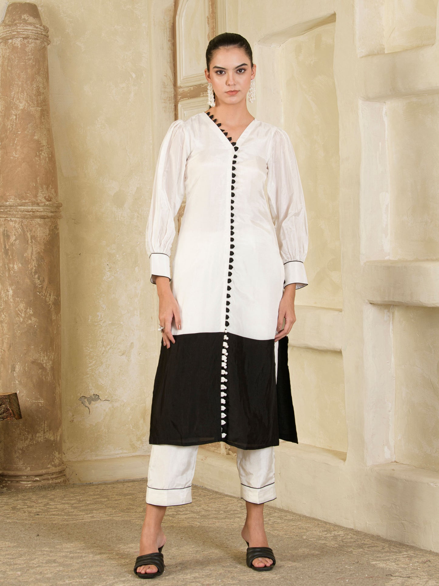 White and Black Colour Block Kurta and Pants ( set of 2 )