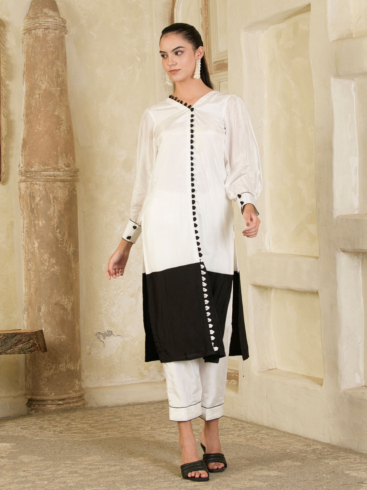 White and Black Colour Block Kurta and Pants ( set of 2 )
