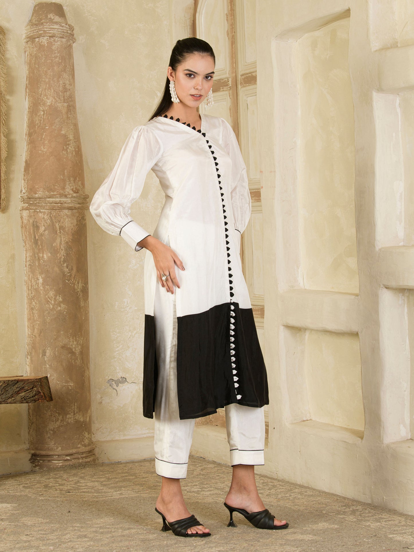 White and Black Colour Block Kurta and Pants ( set of 2 )