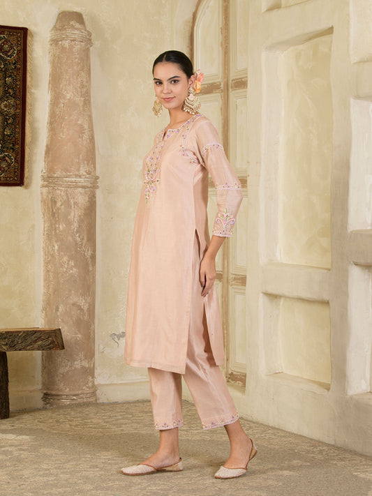 Beige Hand Embroidered Chanderi Kurta Set ( Set of 3 )