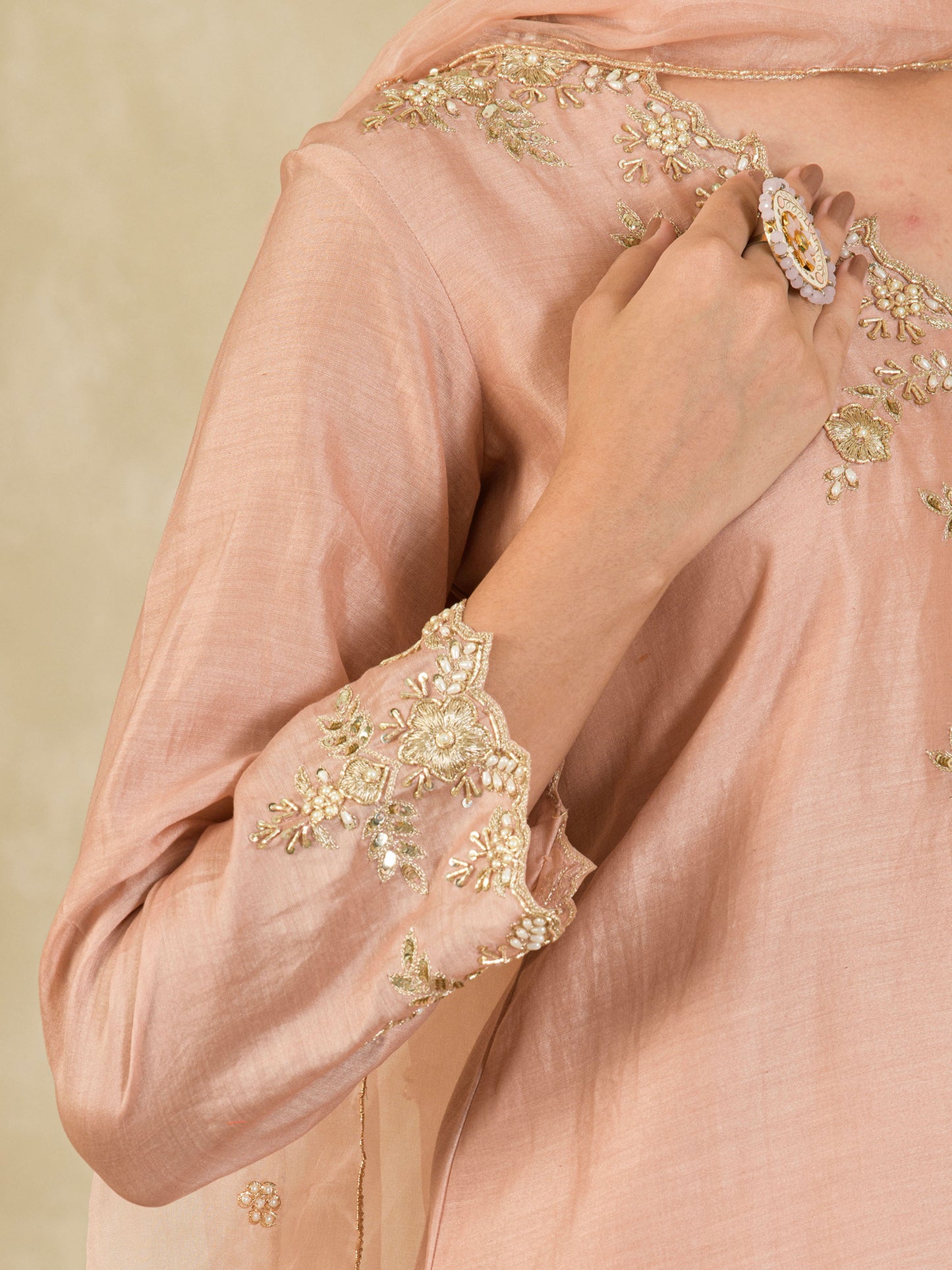 Rose Gold Hand Embroidered Chanderi Kurta Set ( Set of 3 )