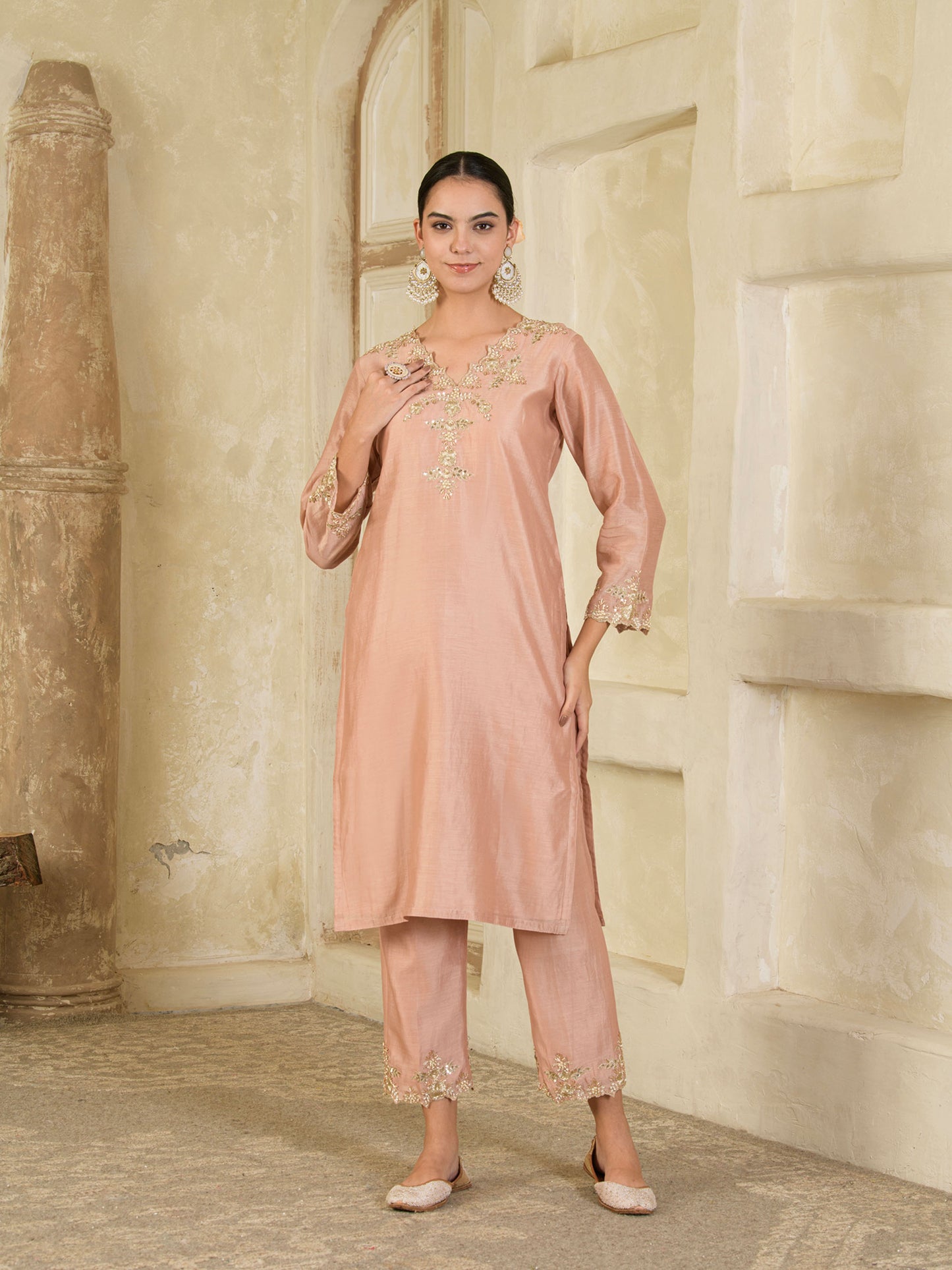 Rose Gold Hand Embroidered Chanderi Kurta Set ( Set of 3 )