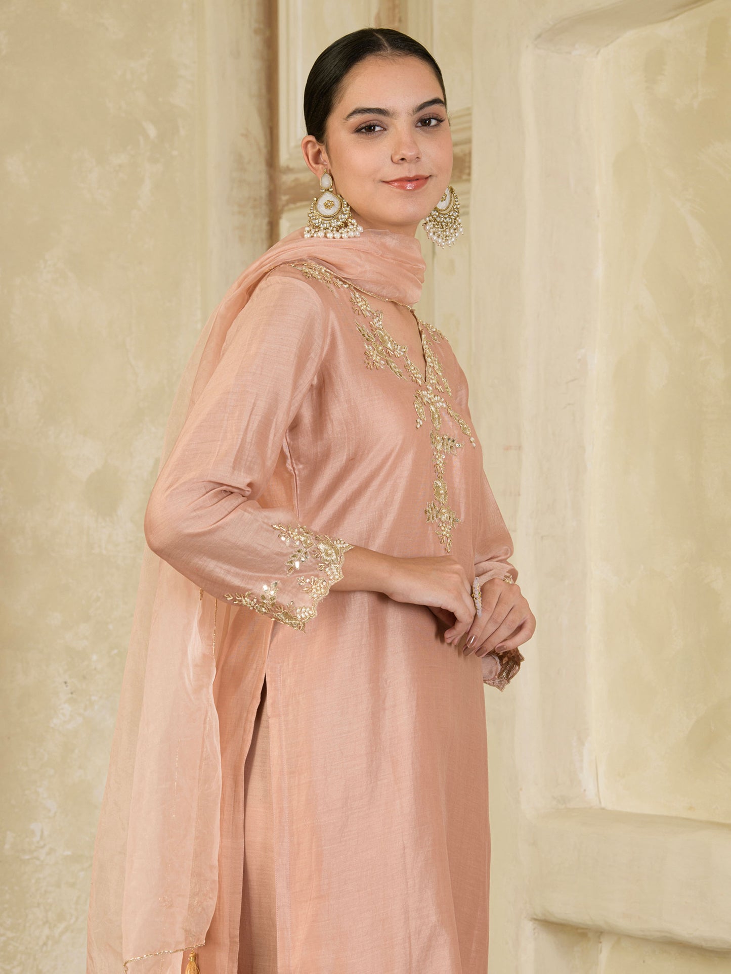 Rose Gold Hand Embroidered Chanderi Kurta Set ( Set of 3 )