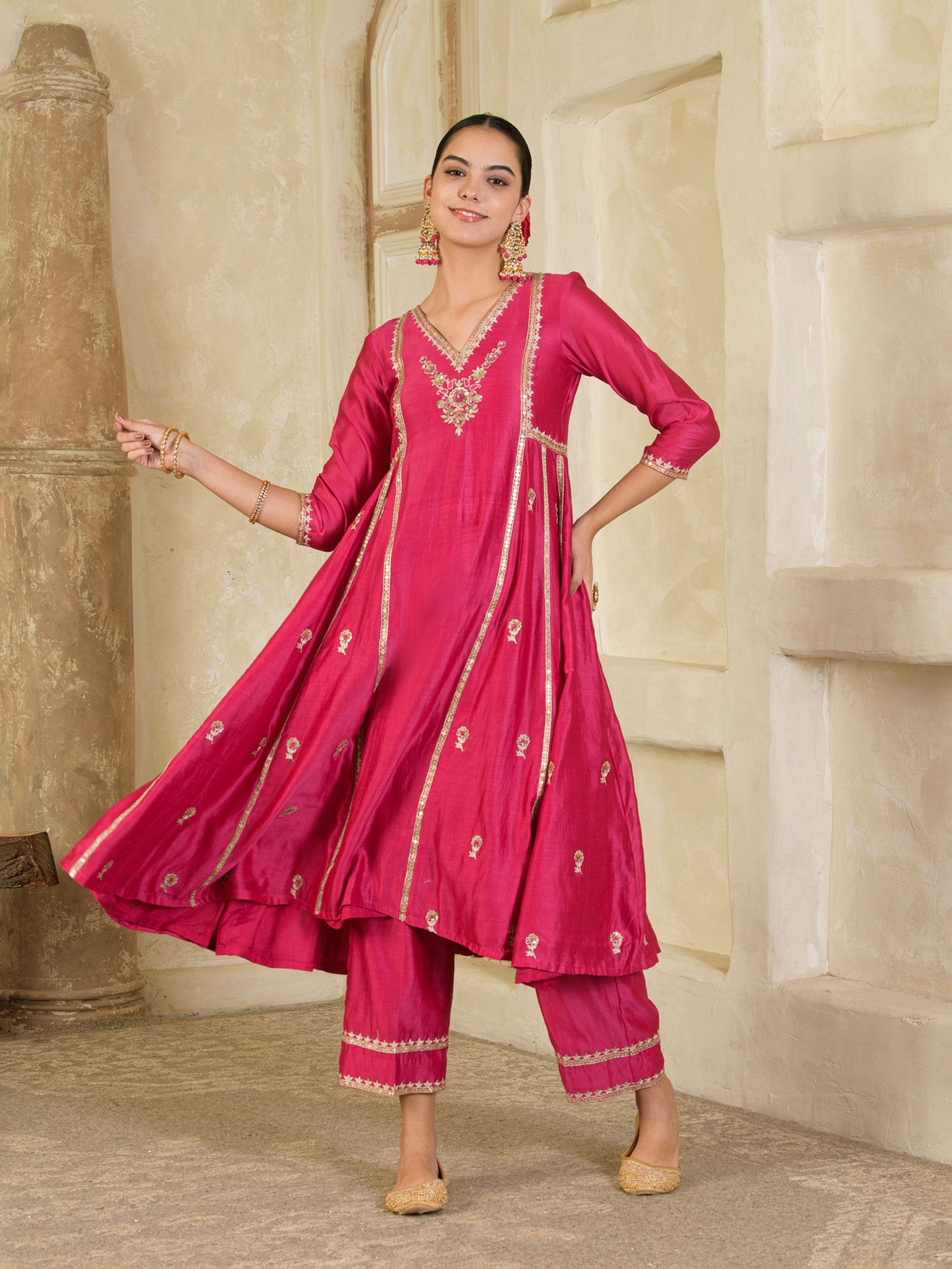 Fuchsia Pink Hand Embroidered Chanderi Kurta Set ( Set of 3 )