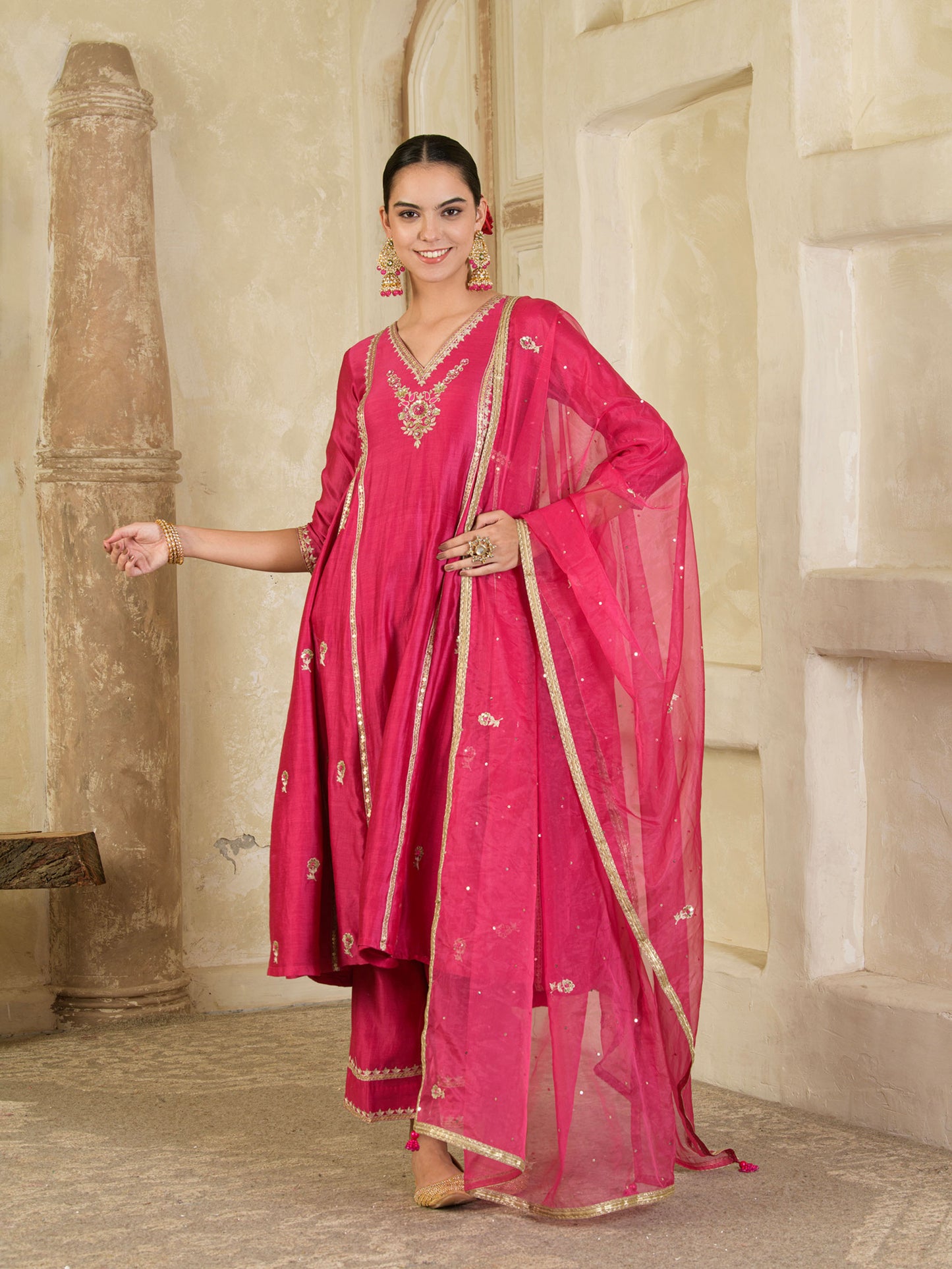 Fuchsia Pink Hand Embroidered Chanderi Kurta Set ( Set of 3 )
