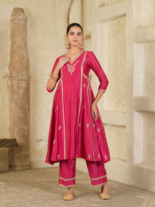 Fuchsia Pink Hand Embroidered Chanderi Kurta Set ( Set of 3 )