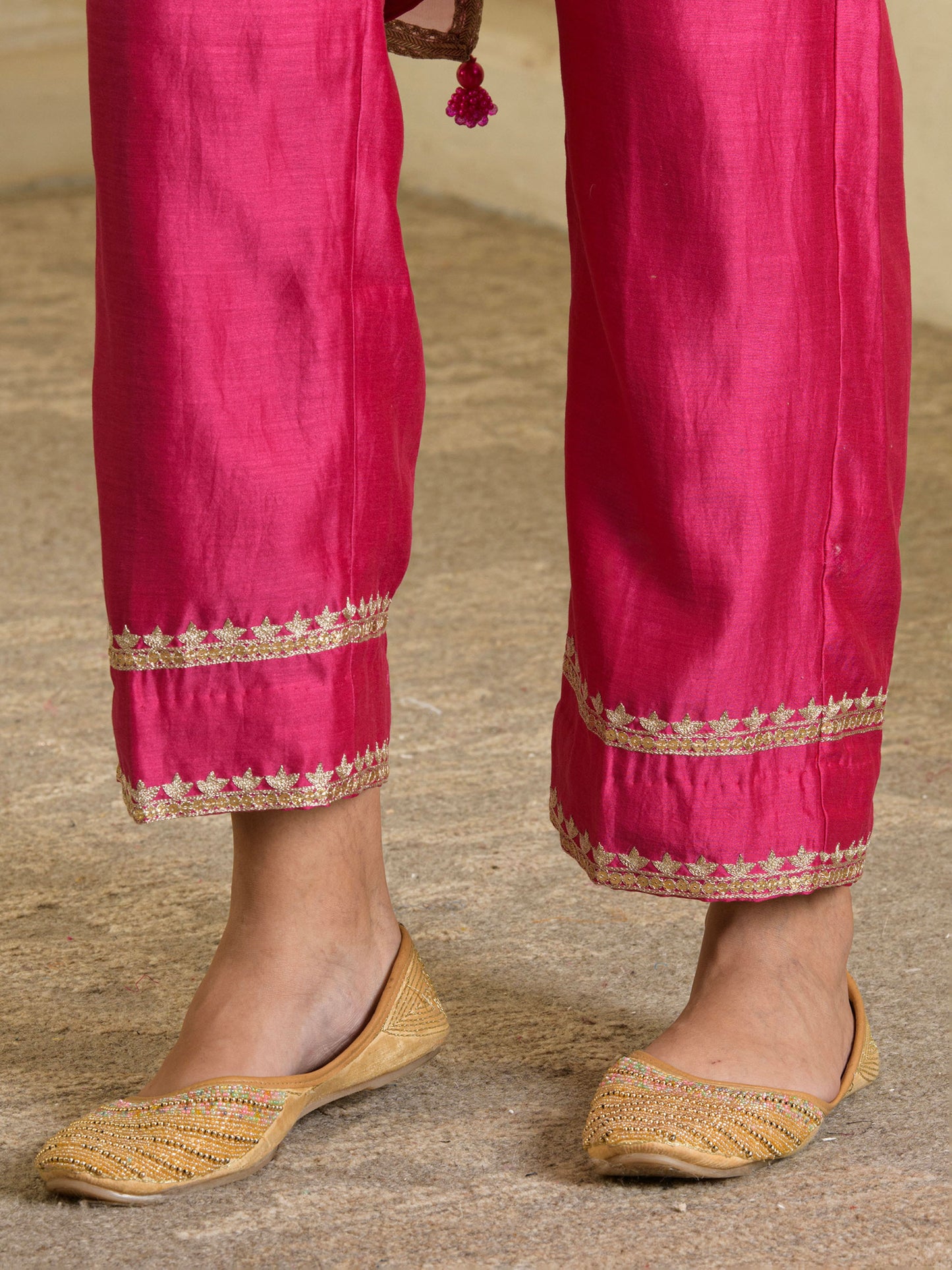 Fuchsia Pink Hand Embroidered Chanderi Kurta Set ( Set of 3 )
