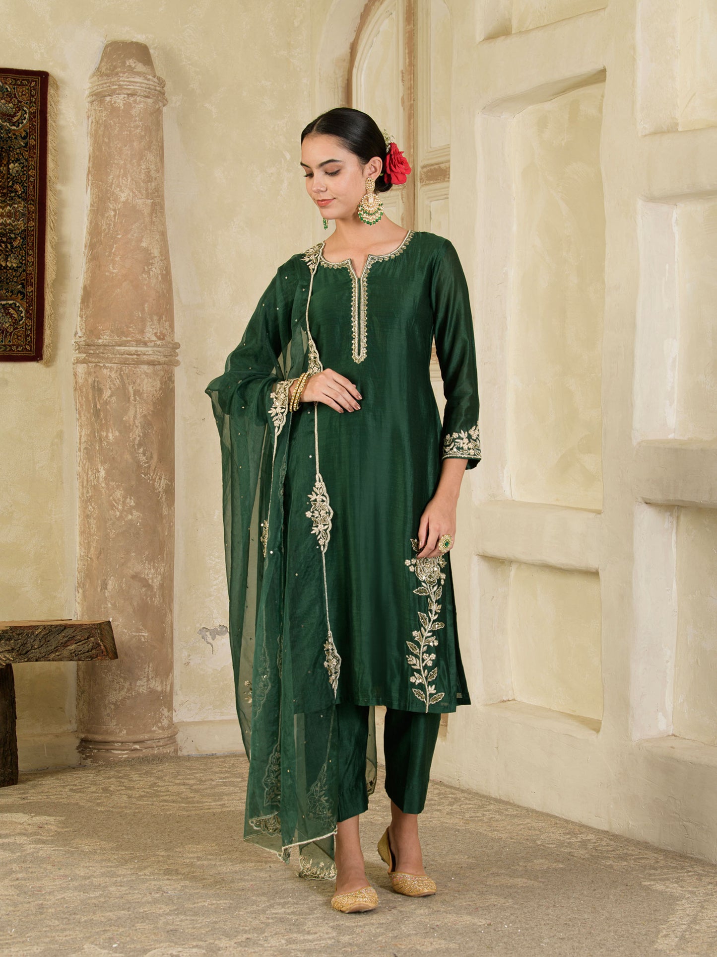 Dark Green Hand Embroidered Chanderi Kurta Set ( Set of 3 )