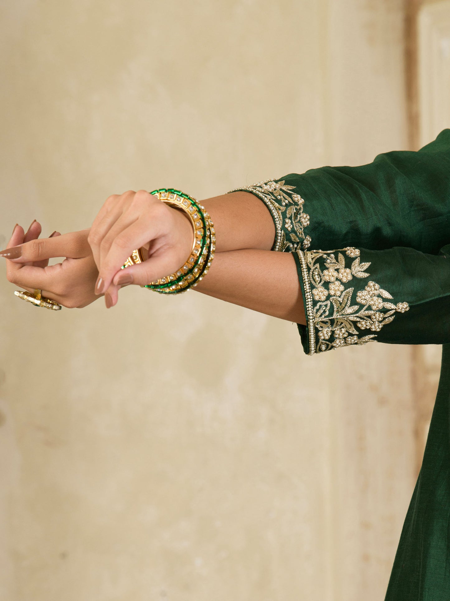 Dark Green Hand Embroidered Chanderi Kurta Set ( Set of 3 )