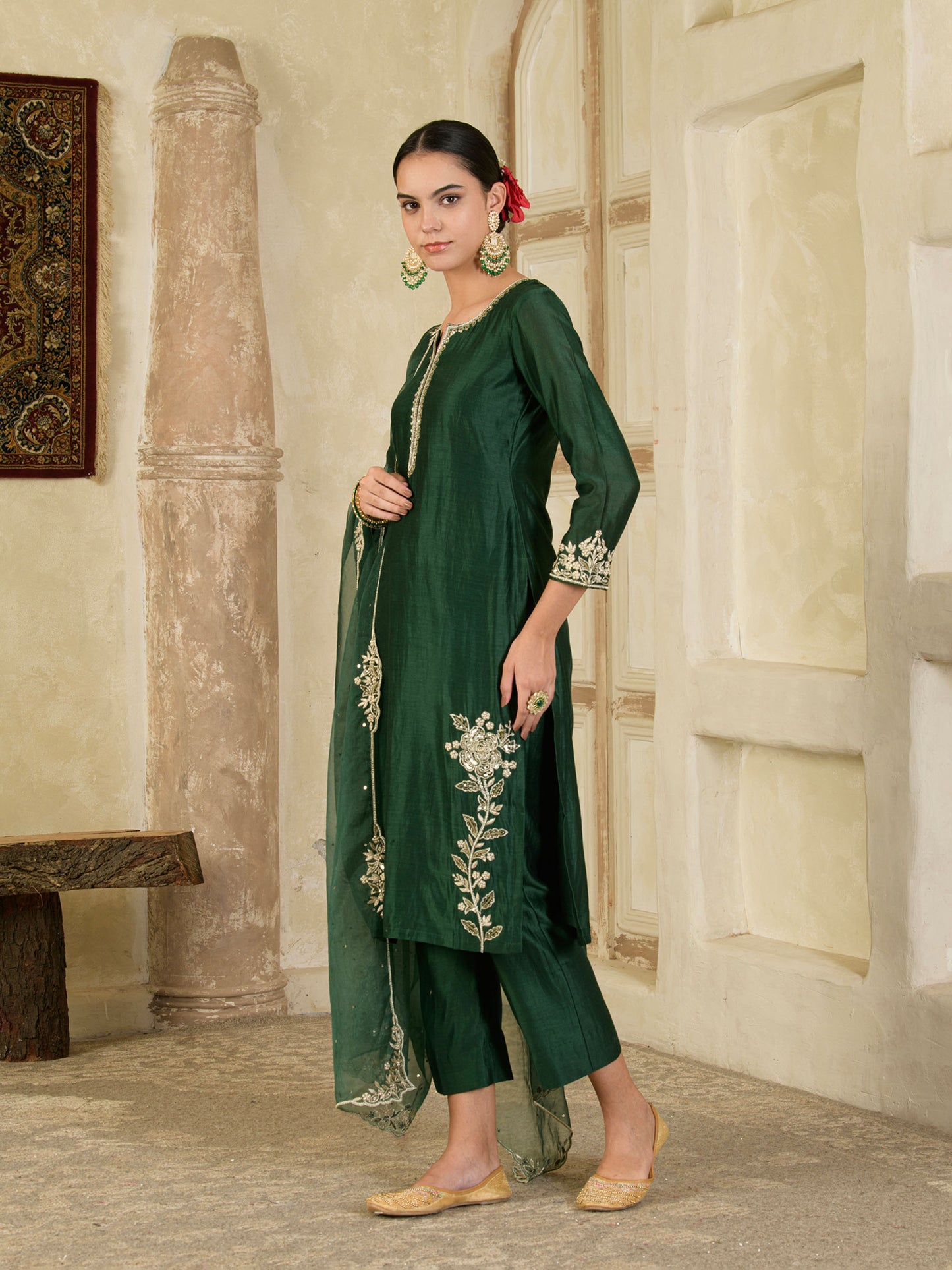 Dark Green Hand Embroidered Chanderi Kurta Set ( Set of 3 )