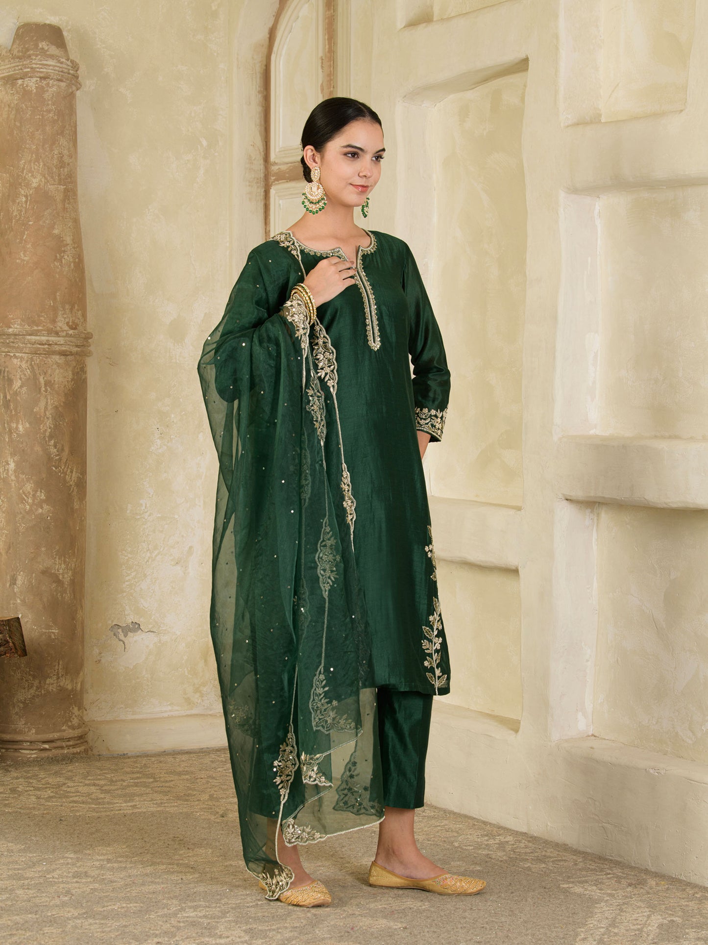 Dark Green Hand Embroidered Chanderi Kurta Set ( Set of 3 )