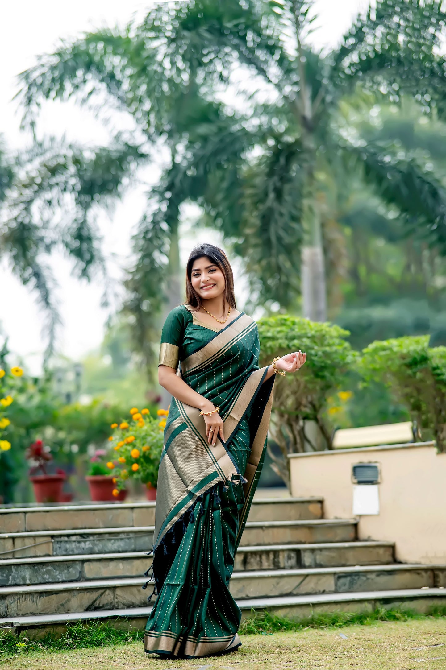 Green Raw Silk Lining Zari woven Saree