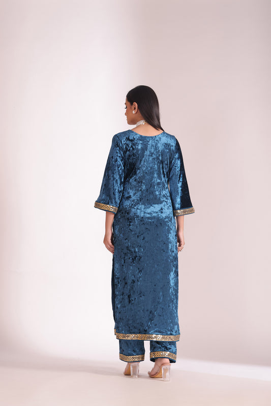 Noor-e-zar Teal Velvet Embroidered Kurta With  Shawl