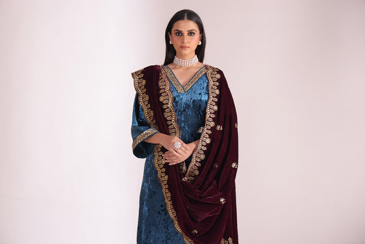 Noor-e-zar Teal Velvet Embroidered Kurta With  Shawl