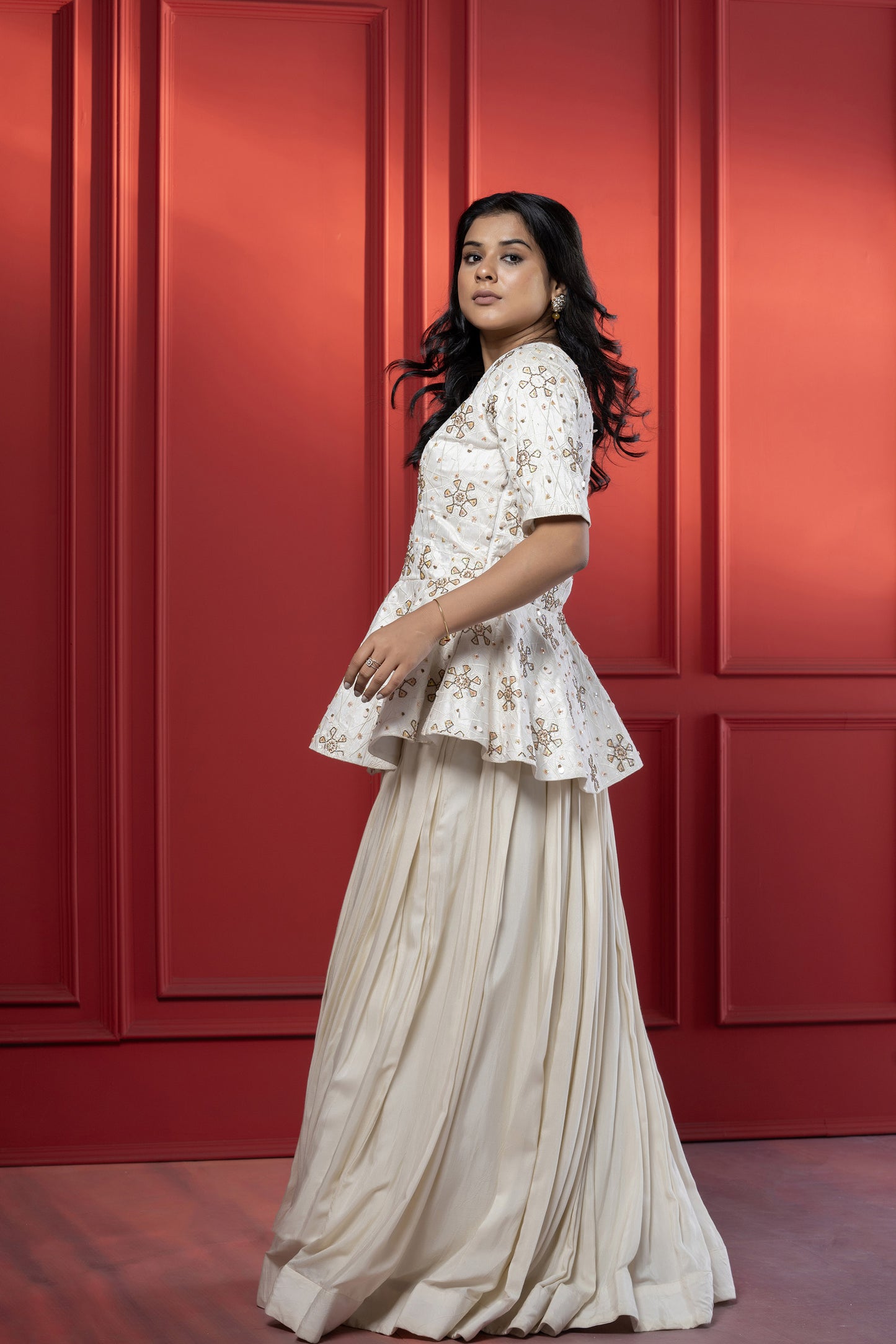 Monochromatic Peplum Style off white Skirt