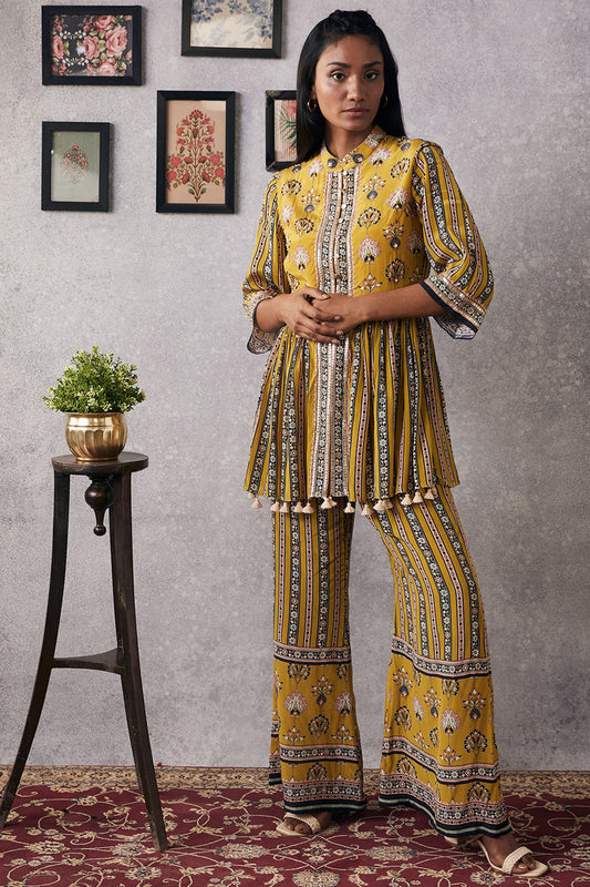 Sarouk Embroidered Kurta Set