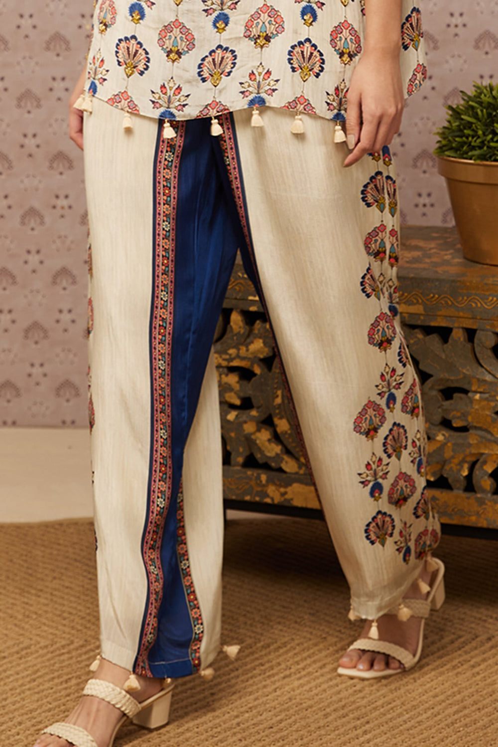Sarouk Printed Embroidered Co-Ord Set