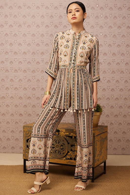 Sarouk Embroidered Kurta Set
