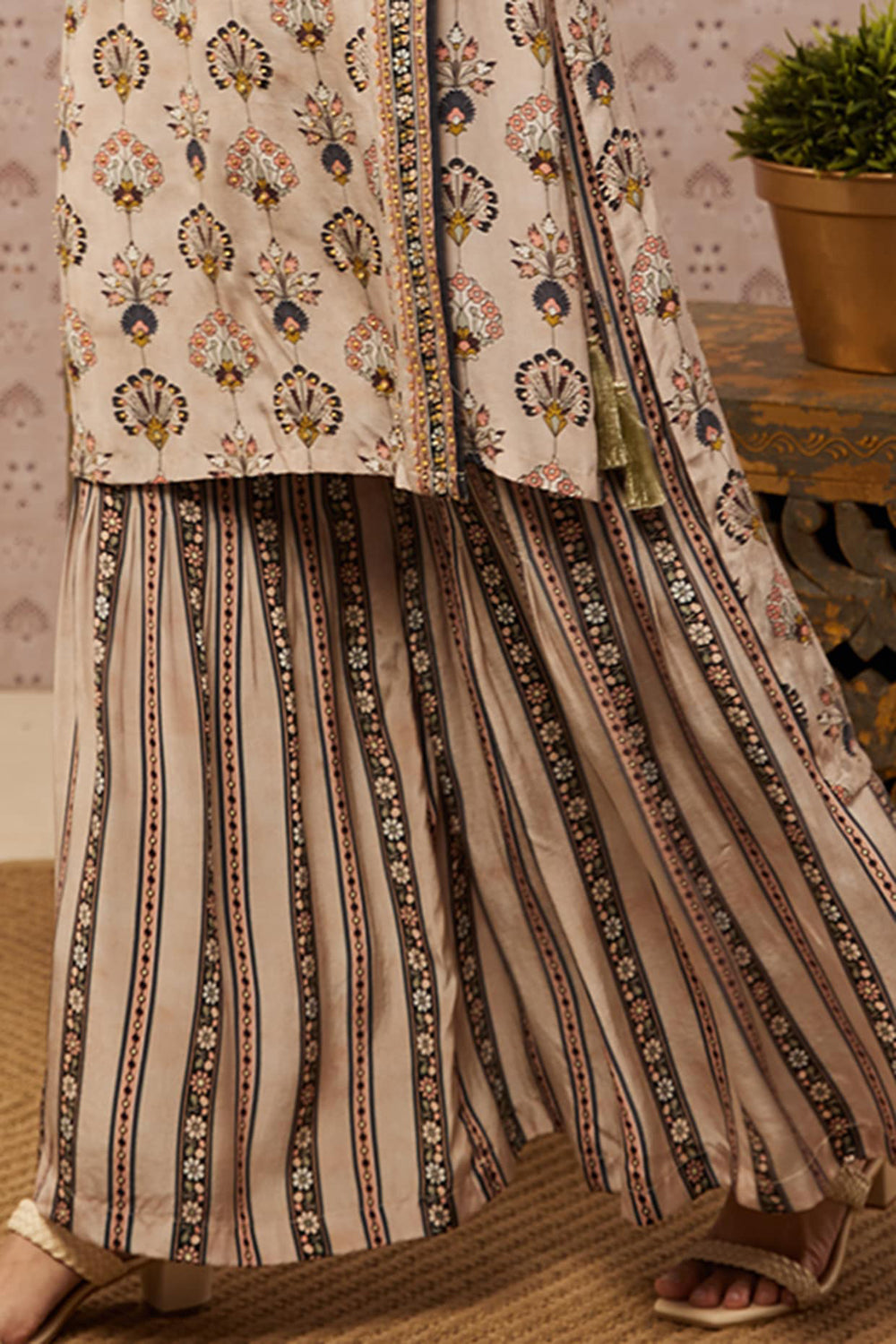 Sarouk Embroidered Angarkha Set