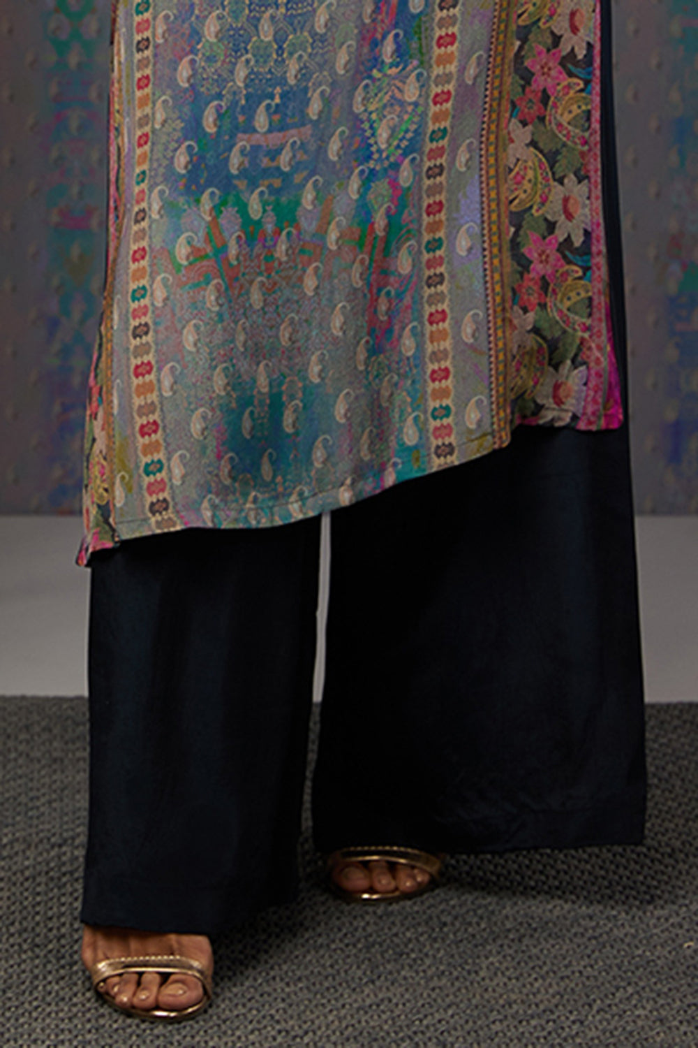 Ikaya Embroidered Kurta Set