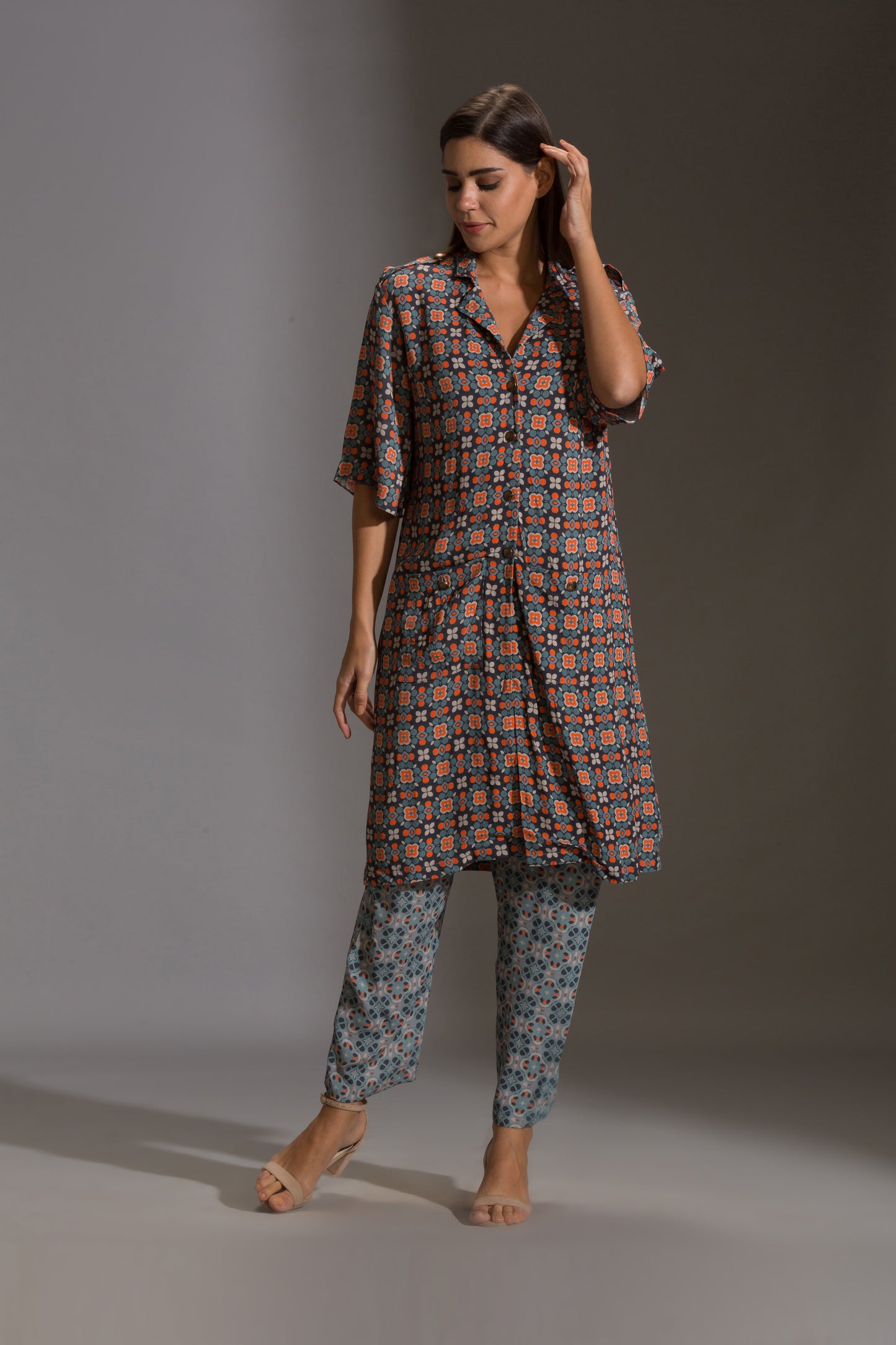 Arabesque Geometrical Printed Kurta With Pockets