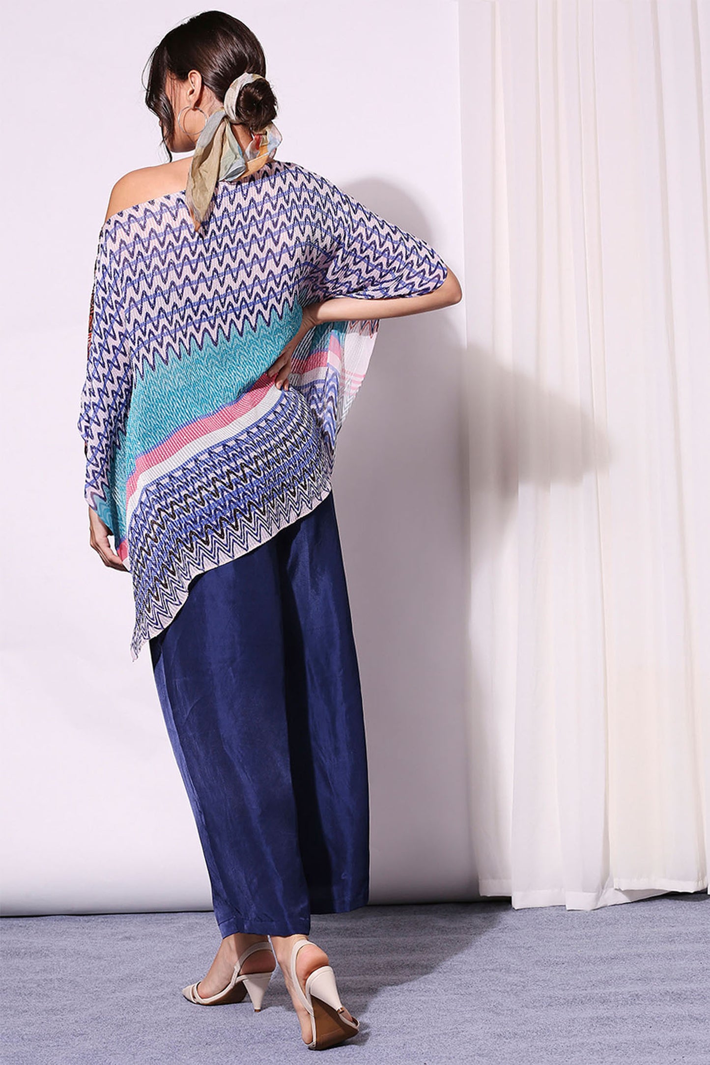 Geometrical Printed Sequin Top Paired With Pants