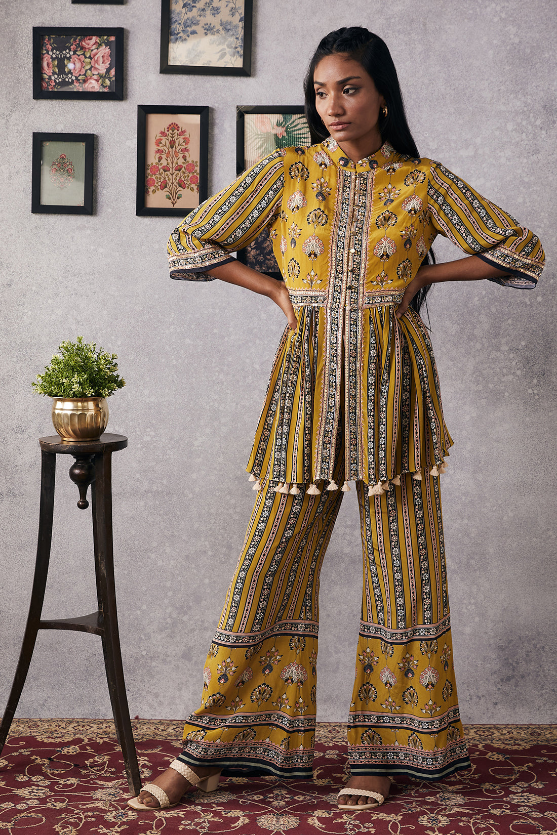 Sarouk Embroidered Kurta Set