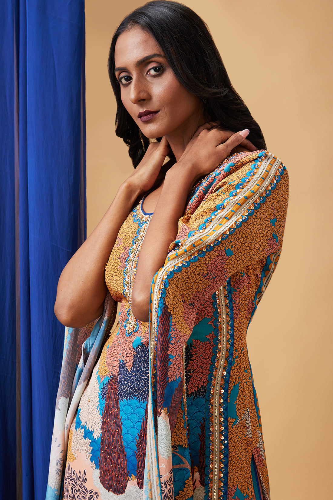 Benazir Embroidered Kurta Set With Long Sleeves