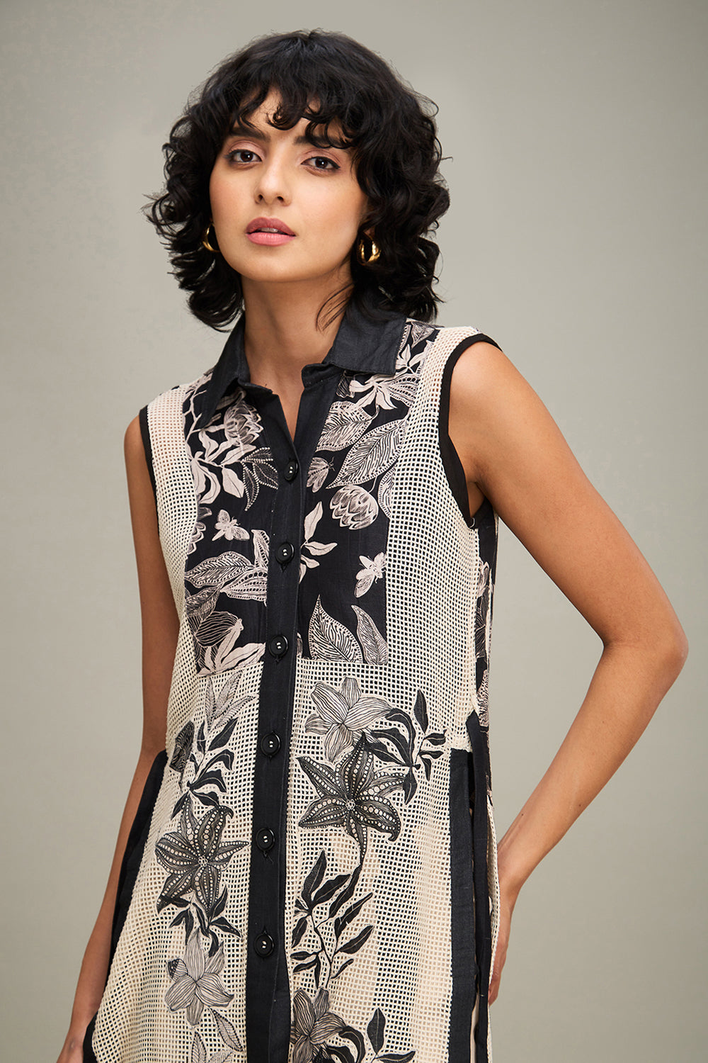 Off White Ahyana Applique Kurta Set