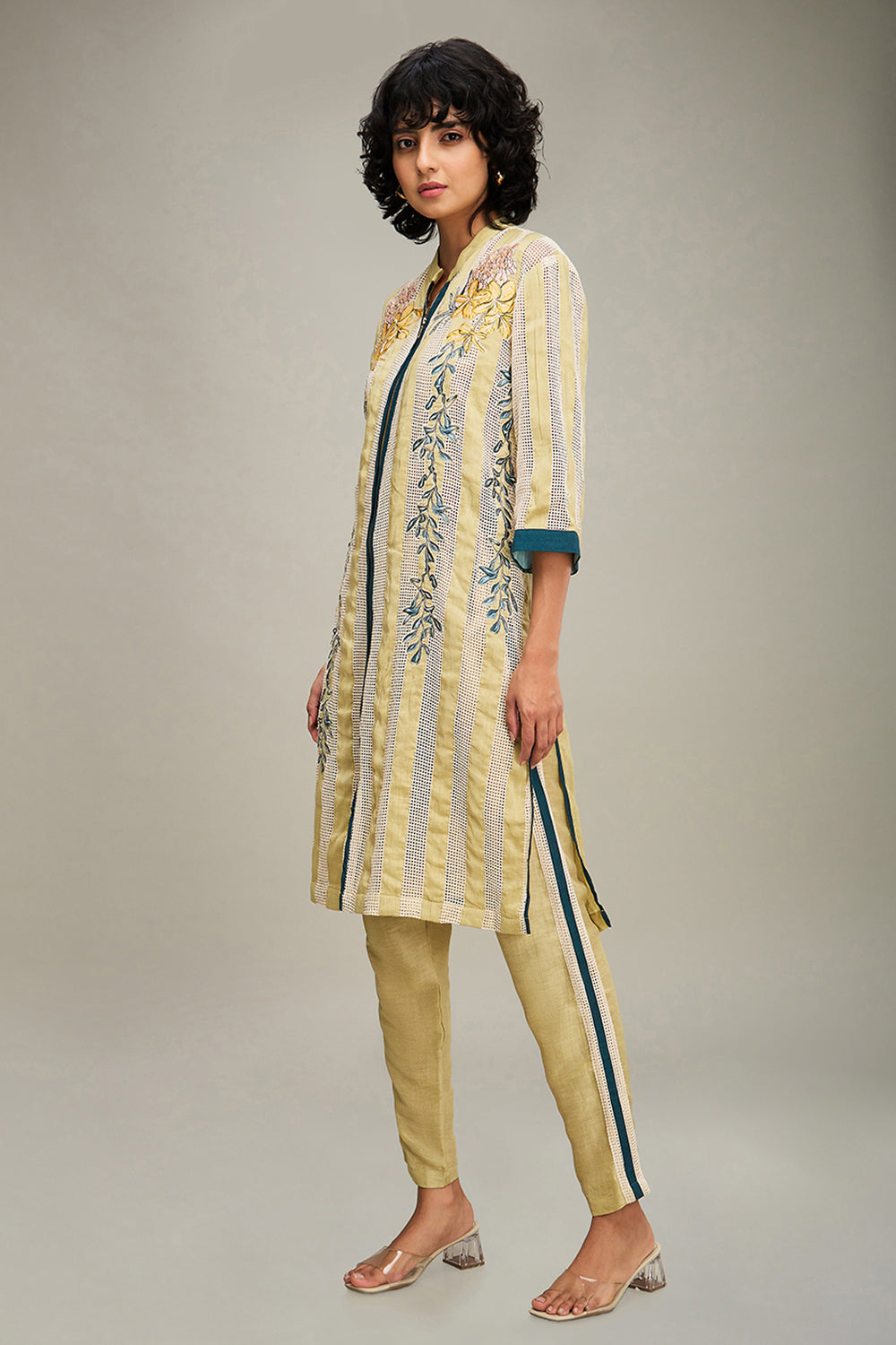 Off White Zinnia Applique Kurta Set