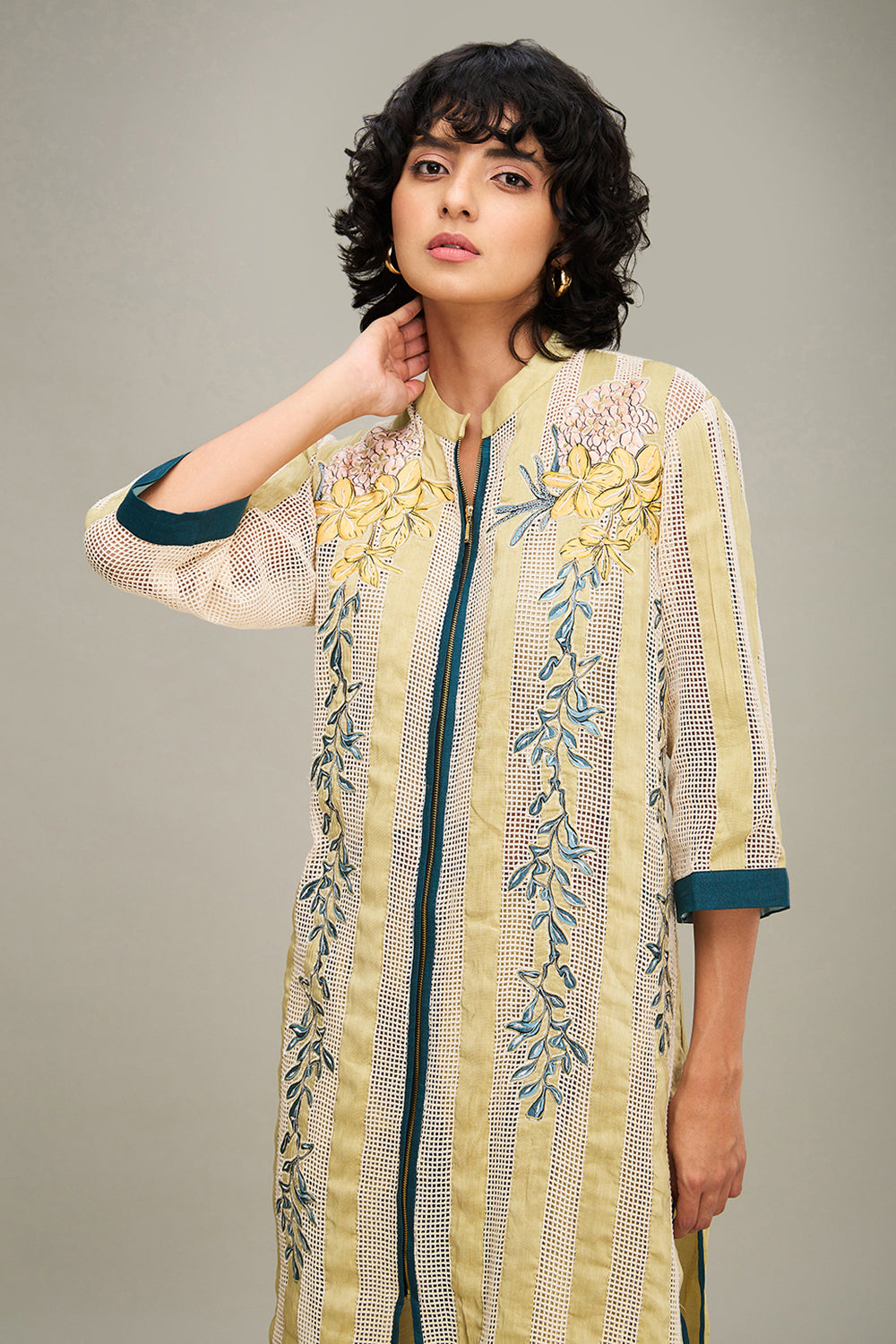 Off White Zinnia Applique Kurta Set