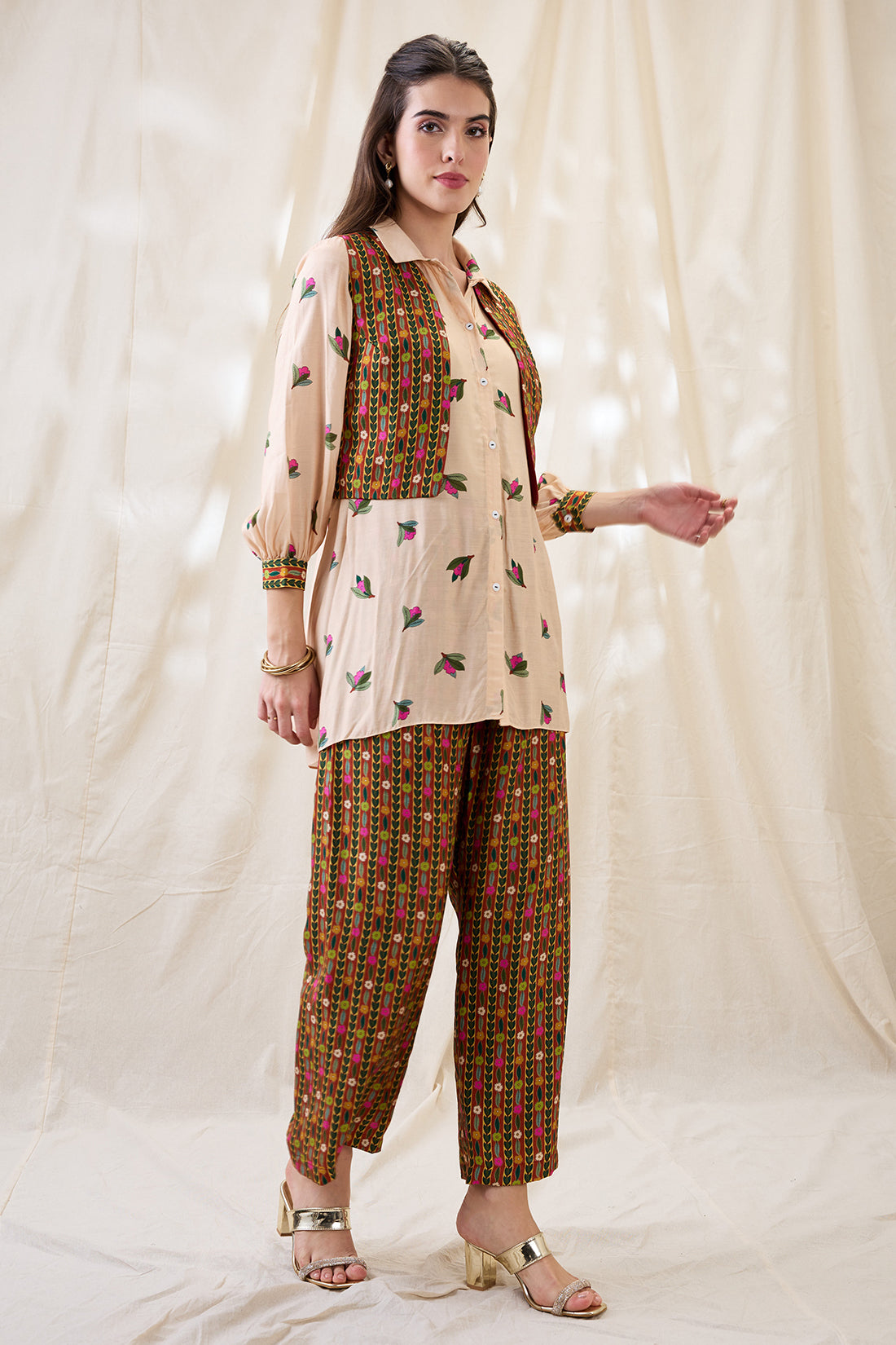 Gulzaar printed kurta set with jacket