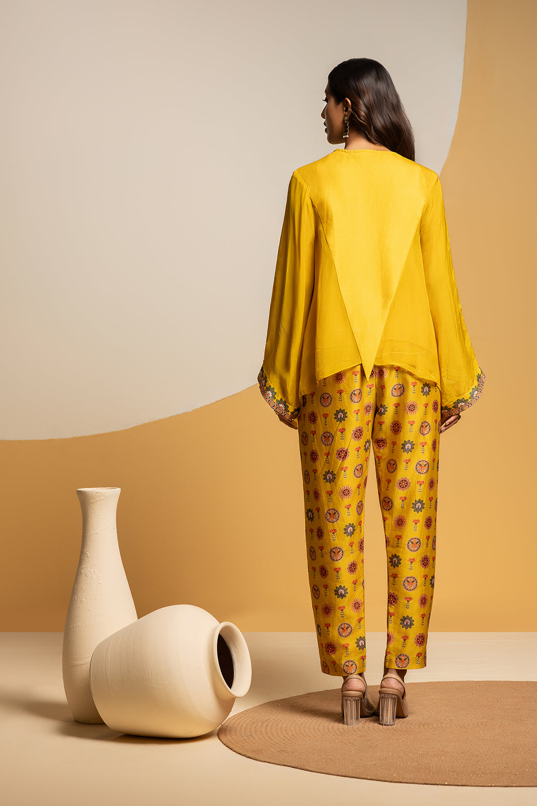 Taarani embellished V-neck co-ord  set