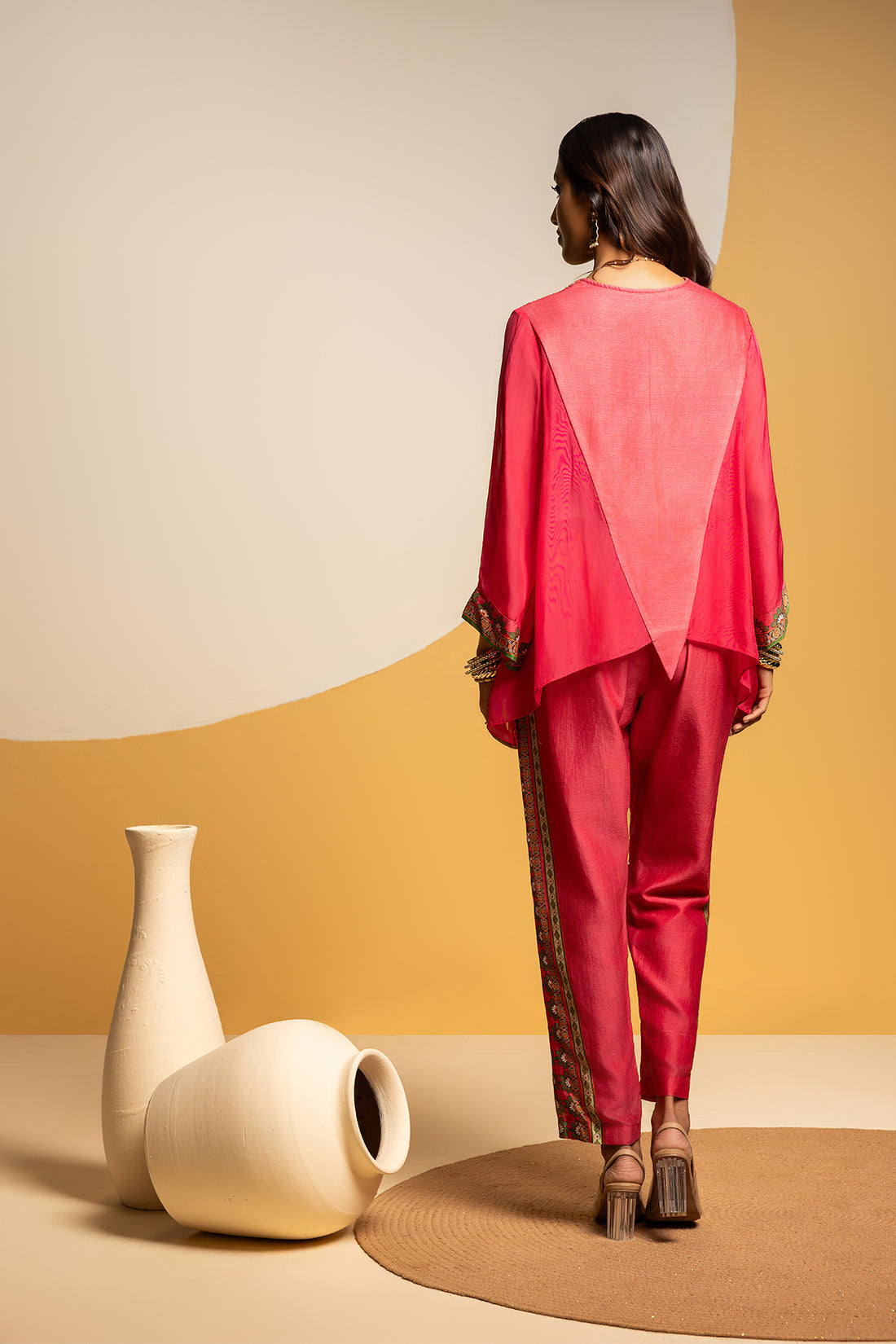 Taarani embellished V-neck co-ord  set