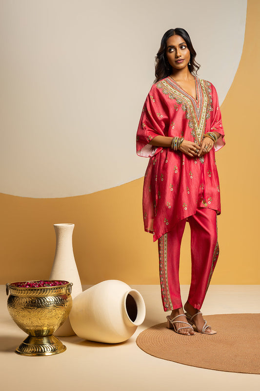 Taarani embellished V-neck kurta set