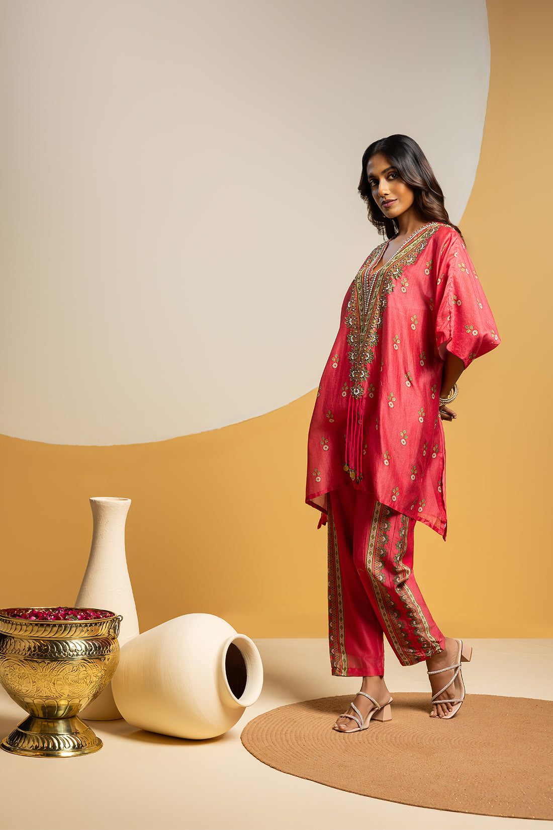 Taarani embellished V-neck kurta set