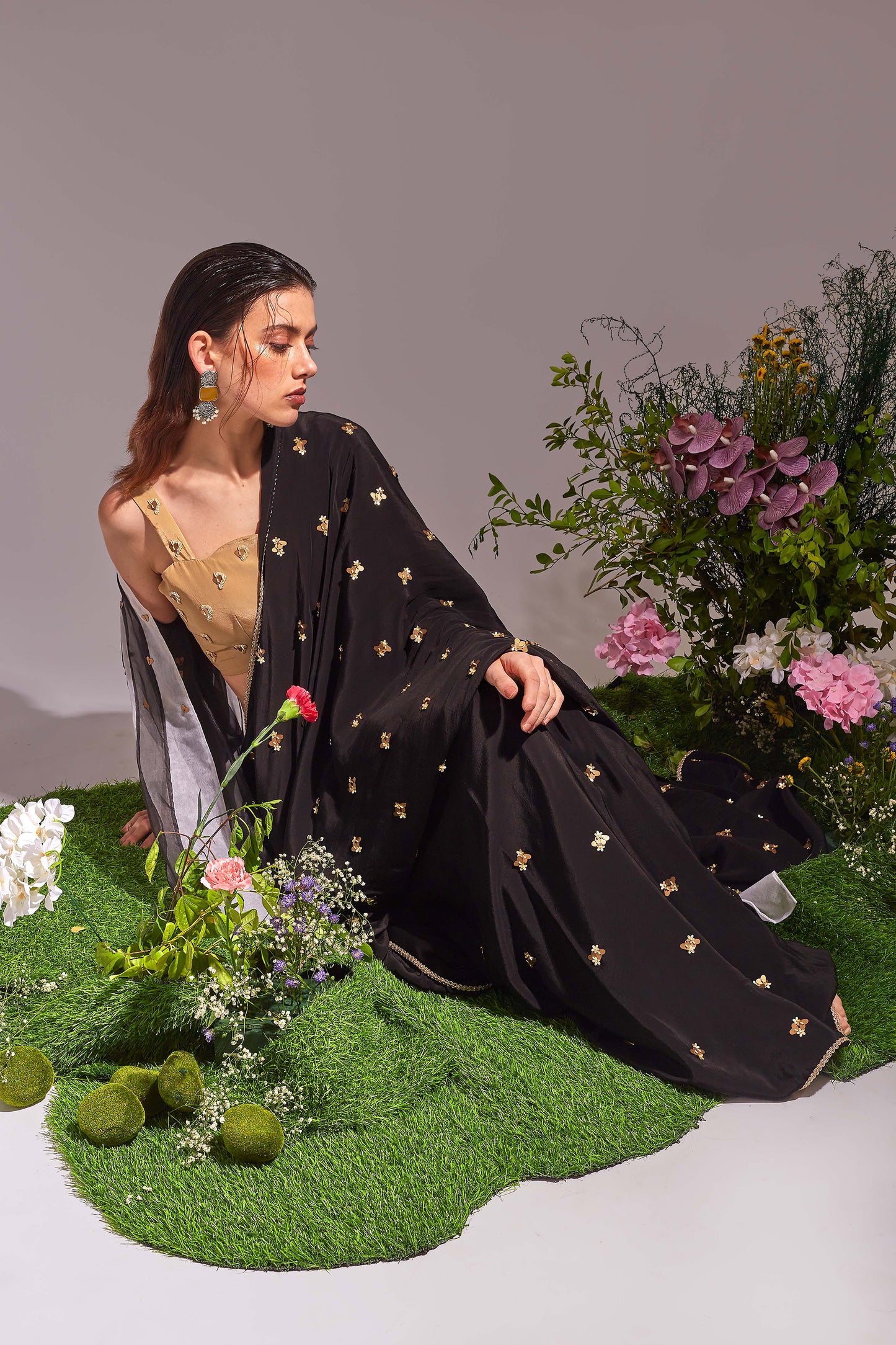 THE EVE Black and Beige Saree