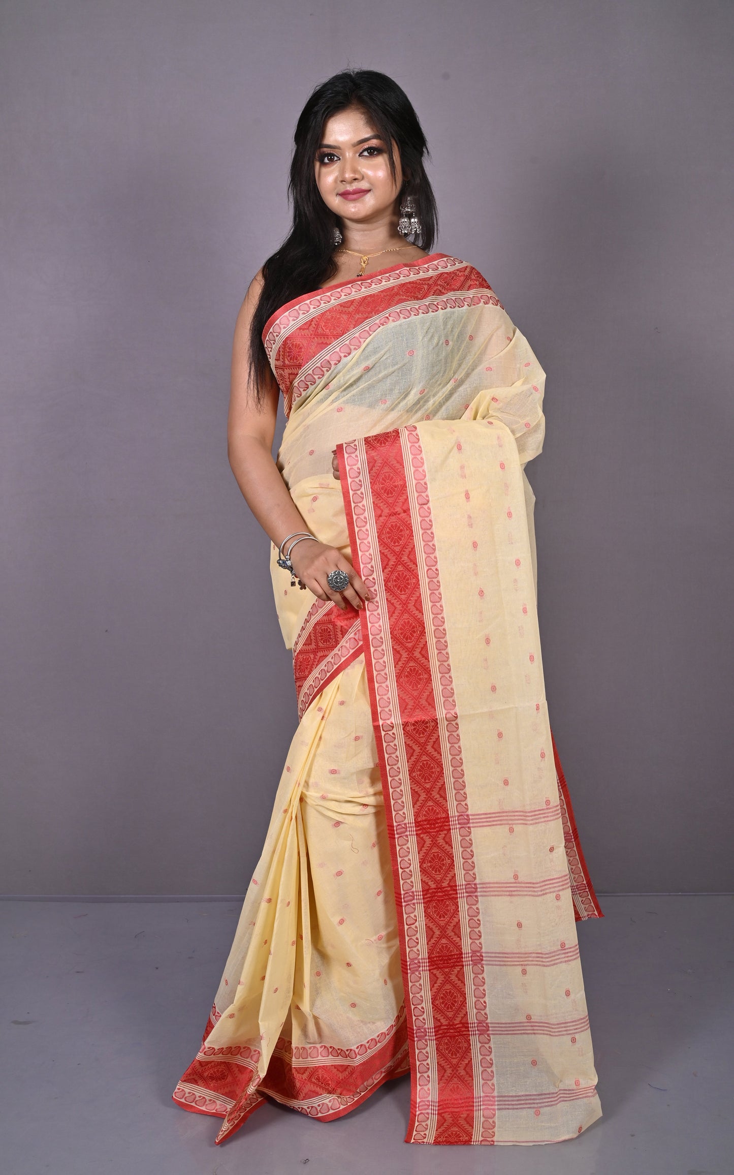 Thread Nakshi Woven Work Bengal Tangail Hazar Butti Cotton Saree in Beige and Red