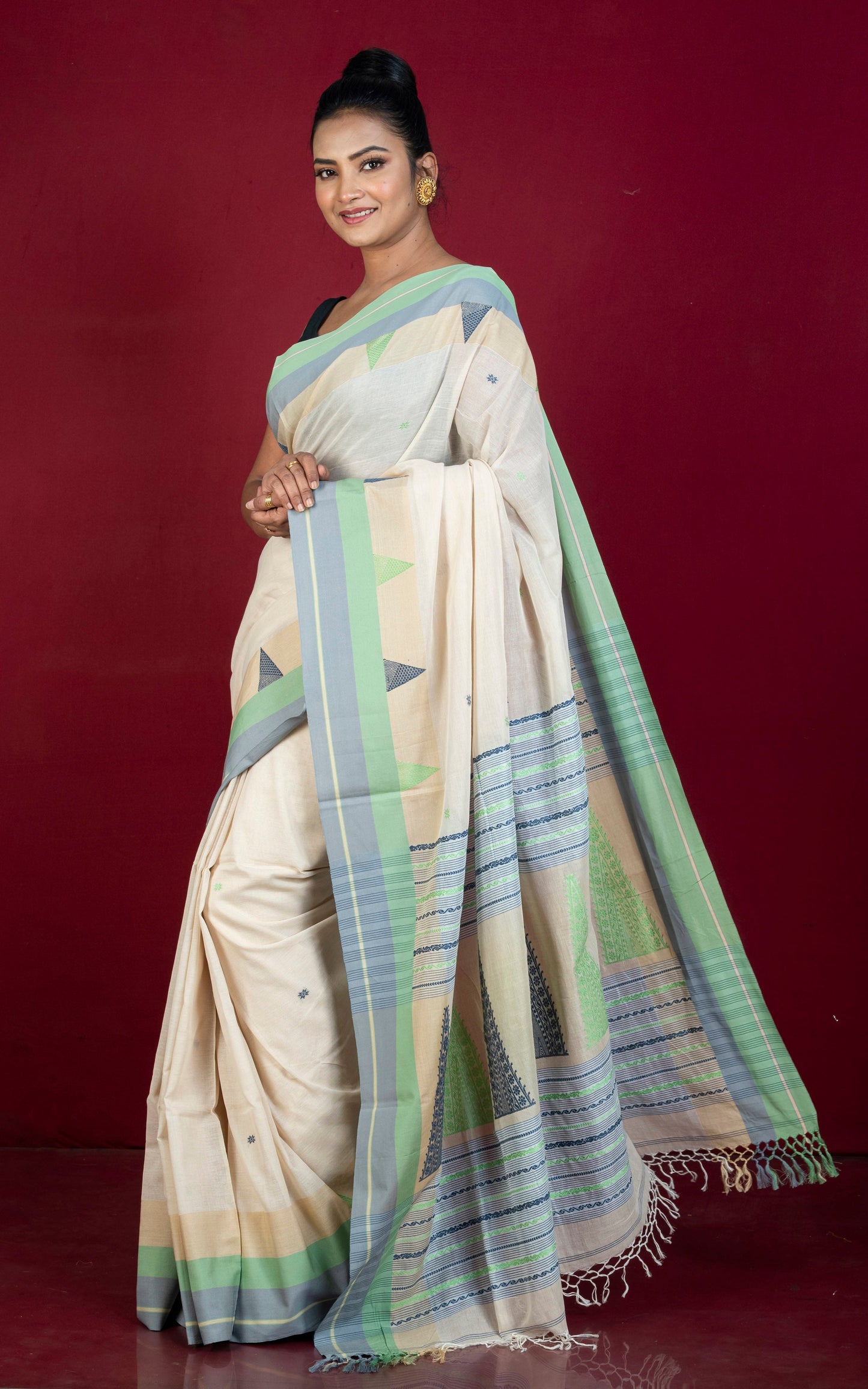 Premium Quality Double Warp Khaddar Kadiyal Crowned Metro Temple Border Jamdani Saree in Beige, Grey and Green