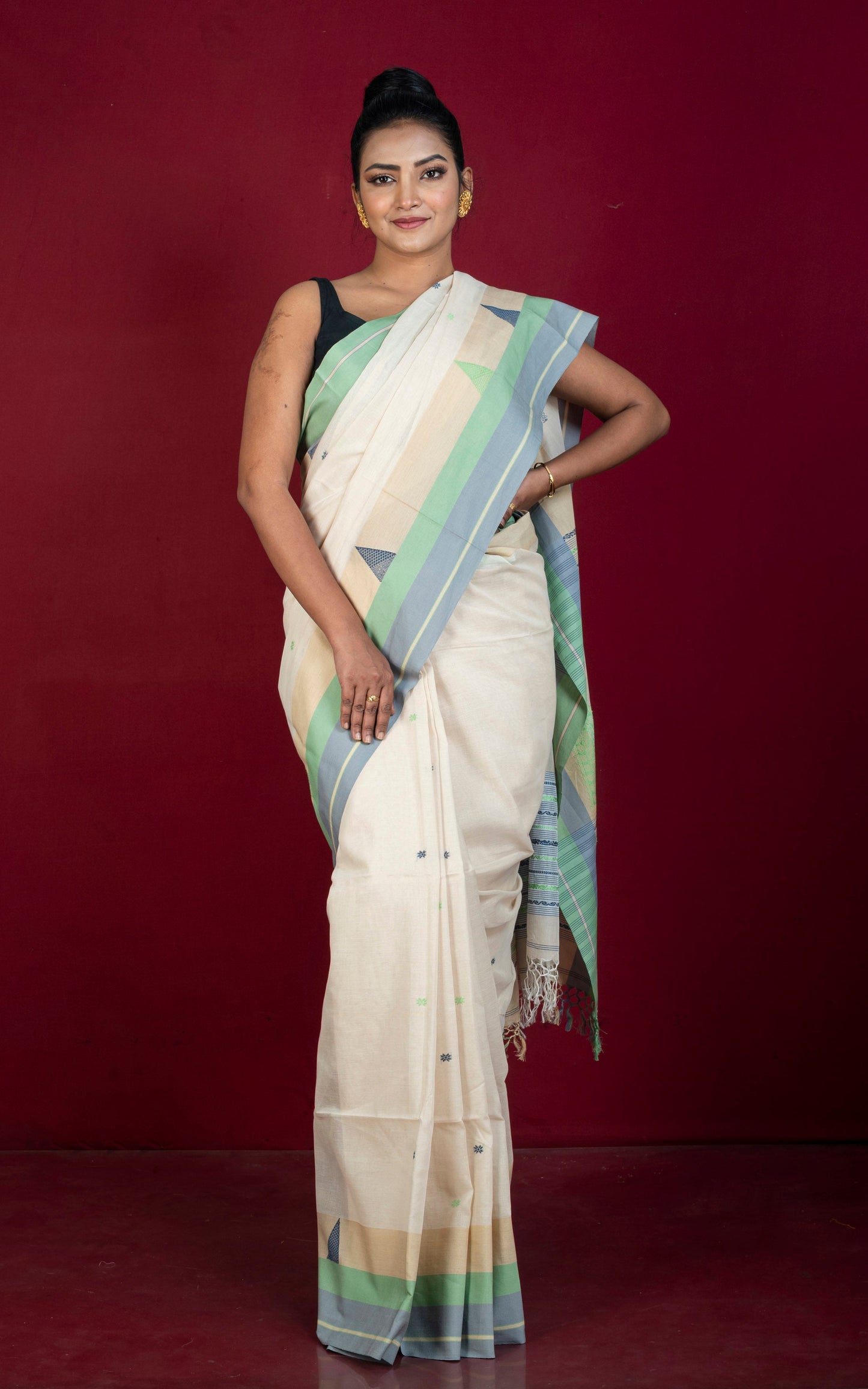 Premium Quality Double Warp Khaddar Kadiyal Crowned Metro Temple Border Jamdani Saree in Beige, Grey and Green
