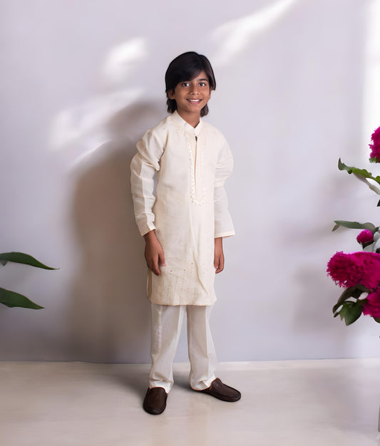 Manufactured by FAYON KIDS (Noida, U.P) Off white Faux Mukaish Work Kurta with Pant